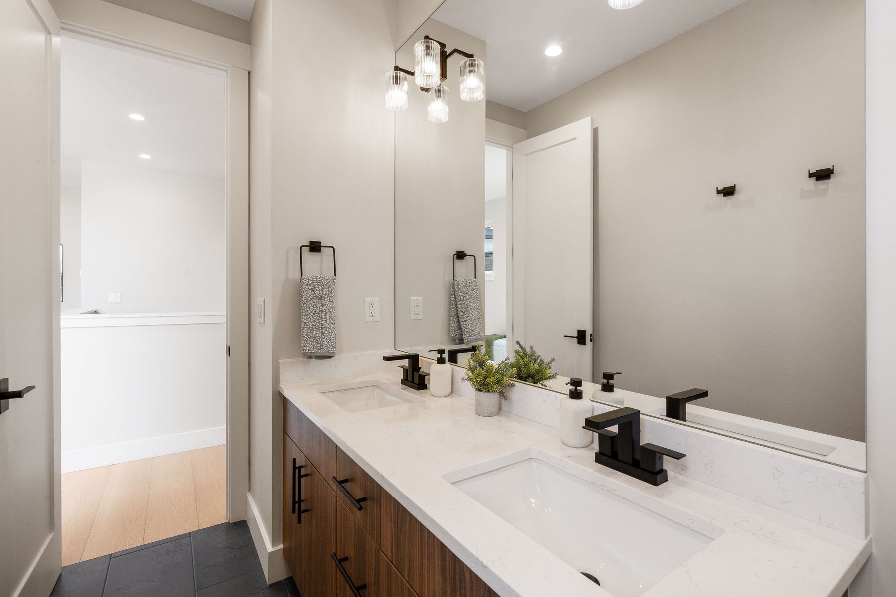  1506 Cambridge Dr - 物件實景