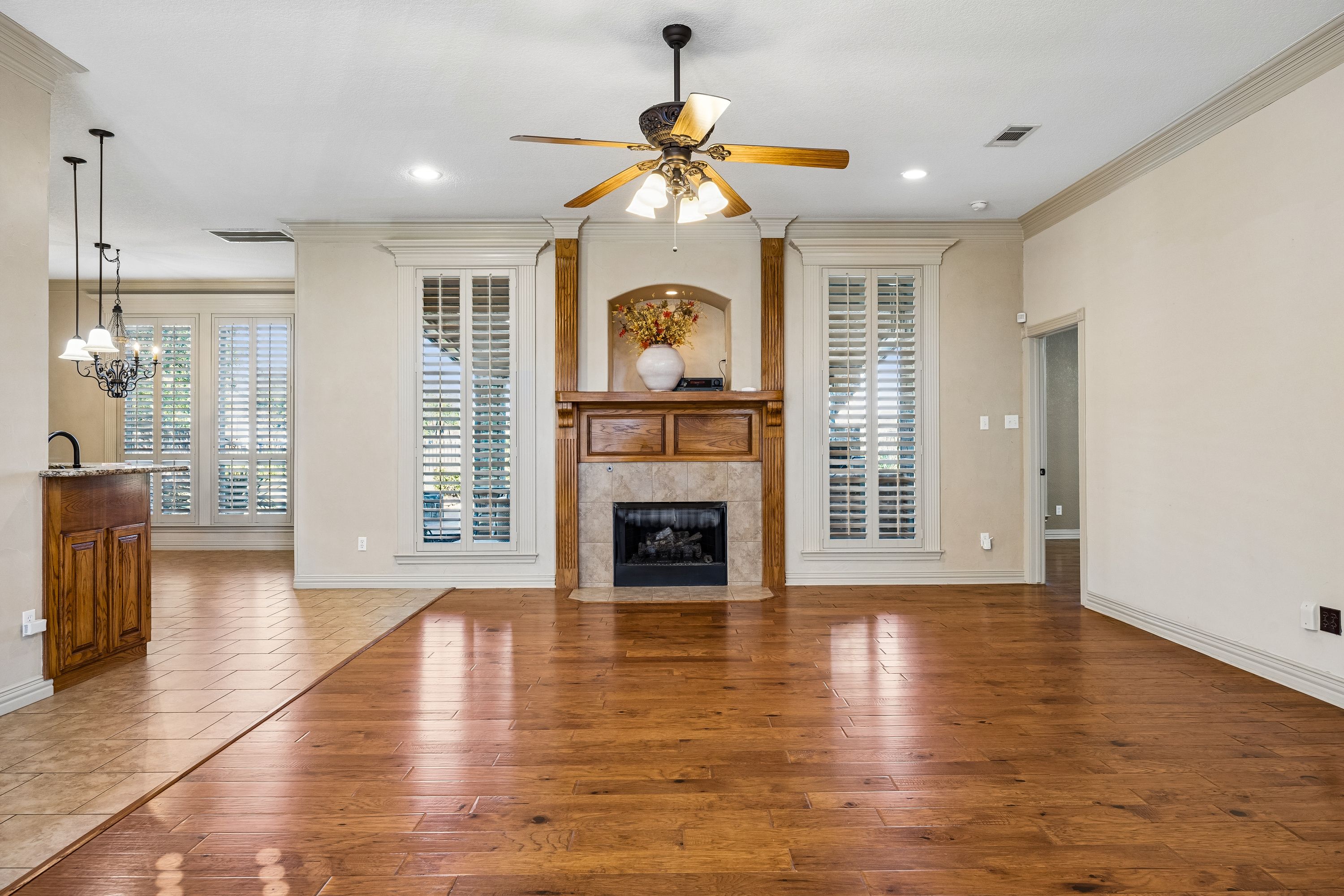  837 Thomas Crossing Drive, Fort Worth, TX, 76028 - 物件實景