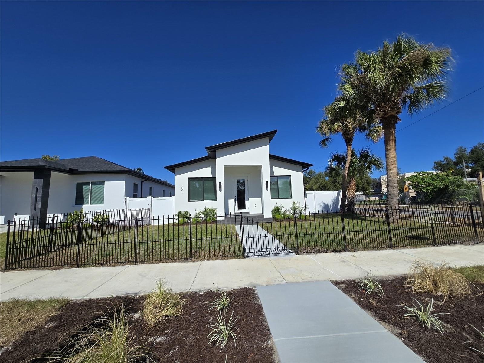 ST PETERSBURG, Florida, 33705, United States, 3 Bedrooms Bedrooms, ,2 BathroomsBathrooms,Residential,For Sale,1989946