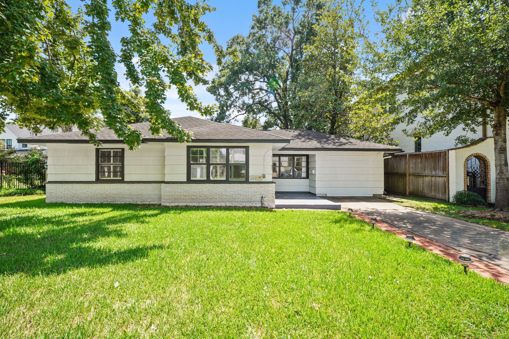 Bellaire, Texas, 77401, United States, 3 Bedrooms Bedrooms, ,2 BathroomsBathrooms,Residential,For Sale,1942222