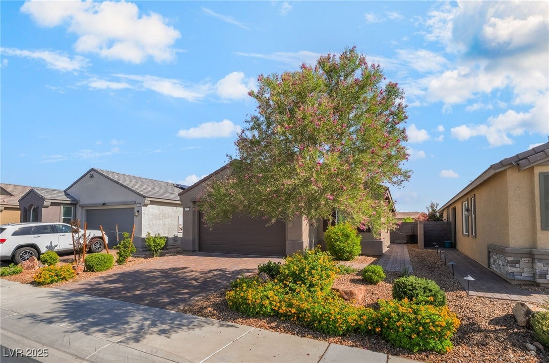 Henderson, Nevada, 89052, United States, 3 Bedrooms Bedrooms, ,2 BathroomsBathrooms,Residential,For Sale,1943155