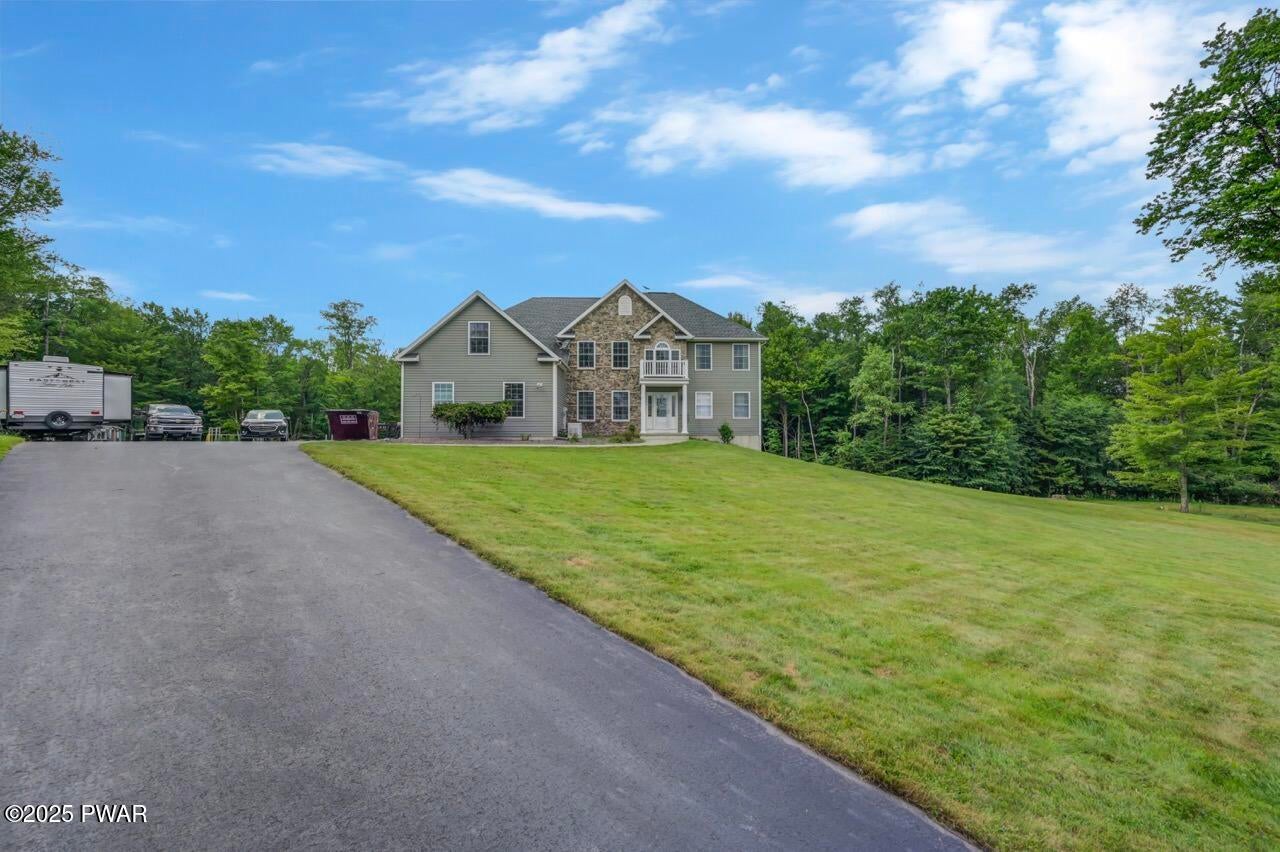 Honesdale, Pennsylvania, 18431, United States, 5 Bedrooms Bedrooms, ,4 BathroomsBathrooms,Residential,For Sale,1973688