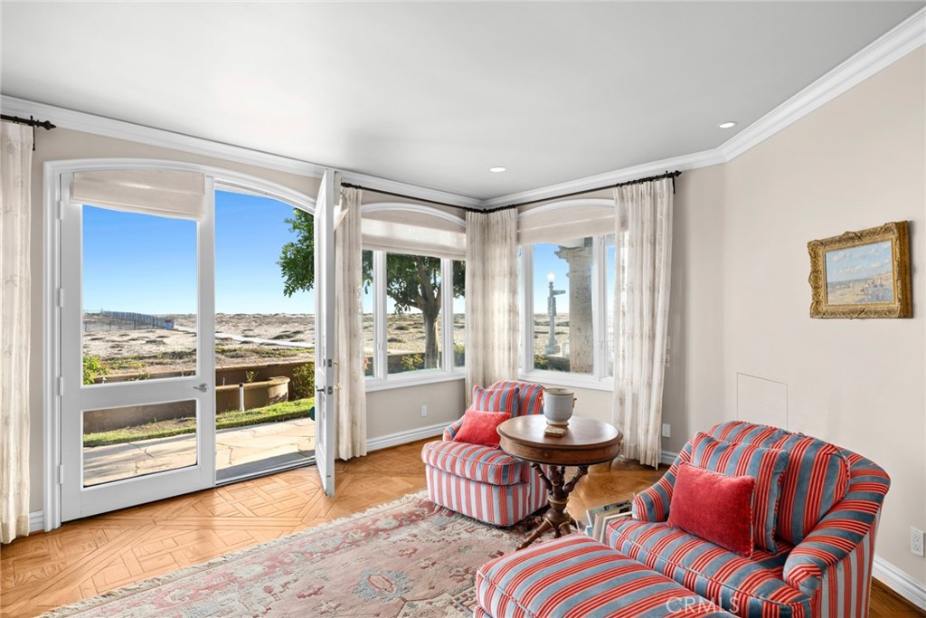 Newport Beach, California, 92661, United States, 4 Bedrooms Bedrooms, ,5 BathroomsBathrooms,Residential,For Sale,1875430