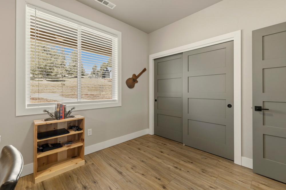 KLAMATH FALLS, Oregon, 97601, United States, 4 Bedrooms Bedrooms, ,3 BathroomsBathrooms,Residential,For Sale,2044065