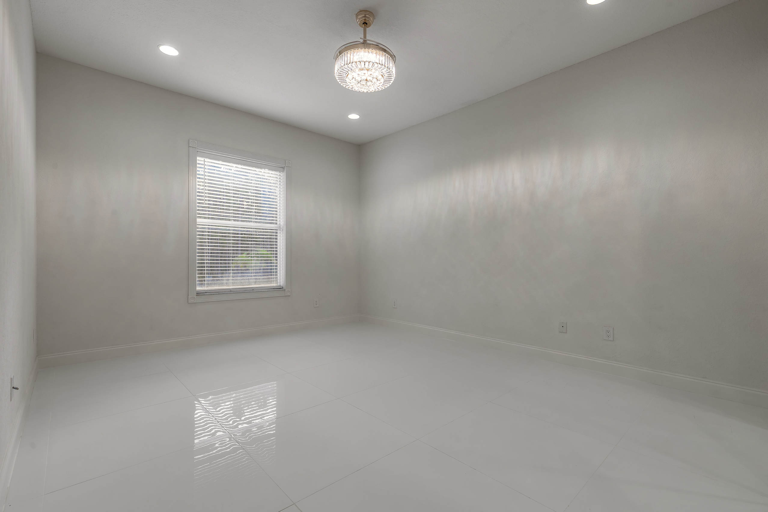 Daytona Beach, Florida, 32124, United States, 5 Bedrooms Bedrooms, ,4 BathroomsBathrooms,Residential,For Sale,2006264