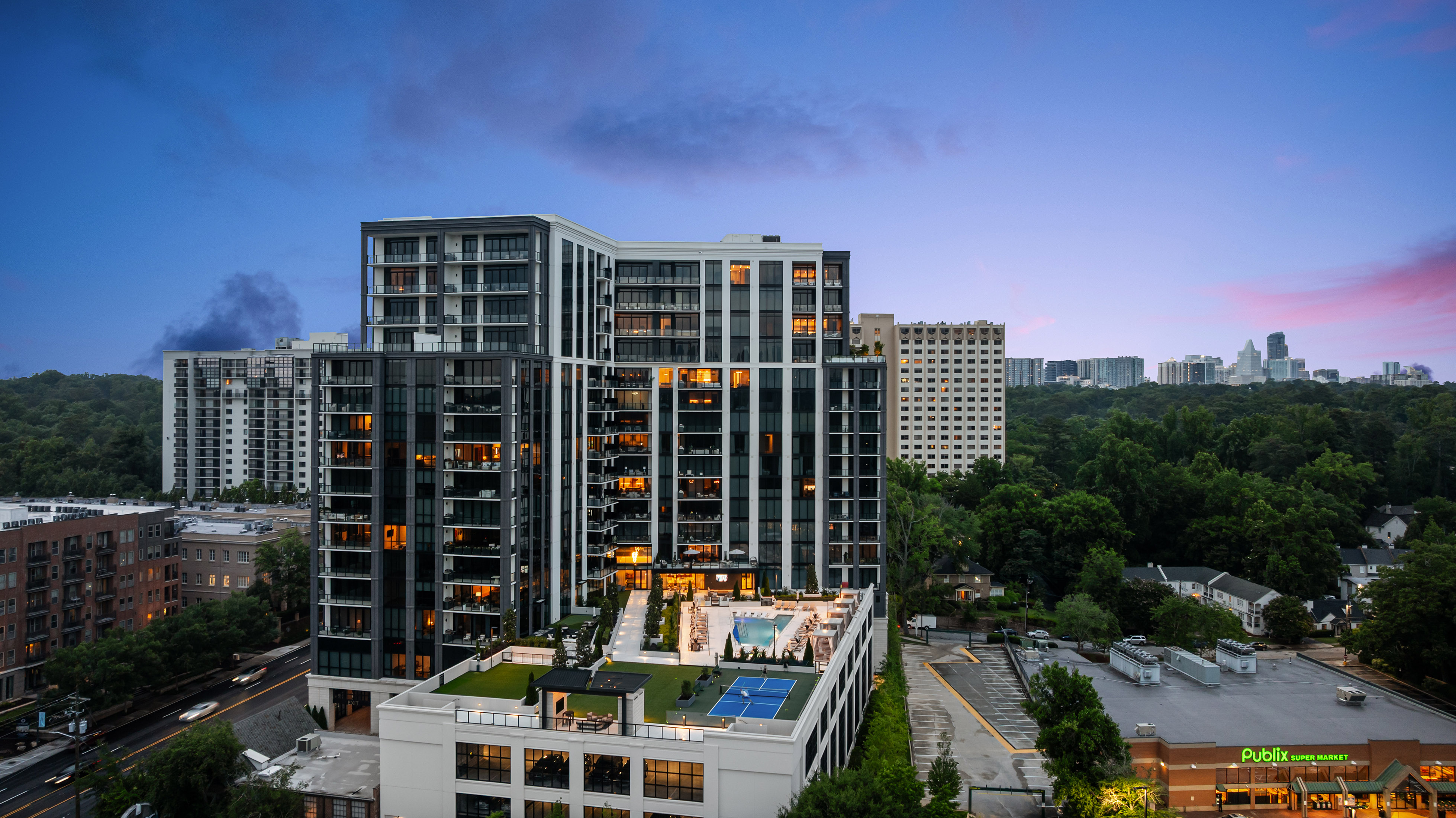  Elevated Design and Sweeping Skyline Views at The Dillon - 物件實景
