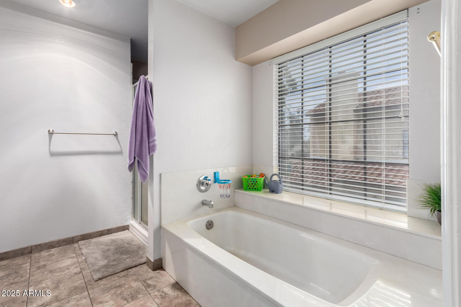 Glendale, Arizona, 85302, United States, 4 Bedrooms Bedrooms, ,4 BathroomsBathrooms,Residential,For Sale,1977849