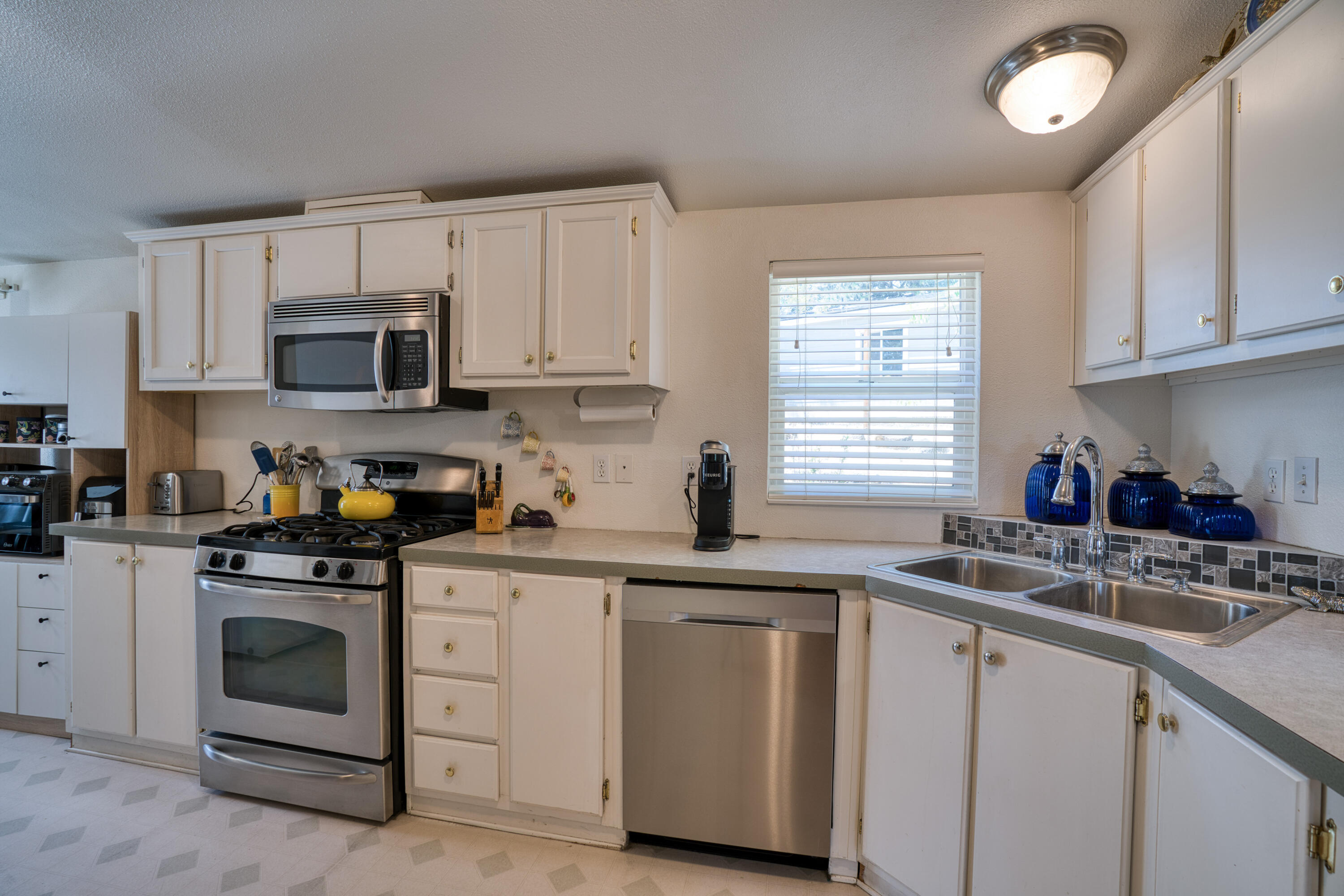 Bend, Oregon, 97701, United States, 3 Bedrooms Bedrooms, ,2 BathroomsBathrooms,Residential,For Sale,1905887