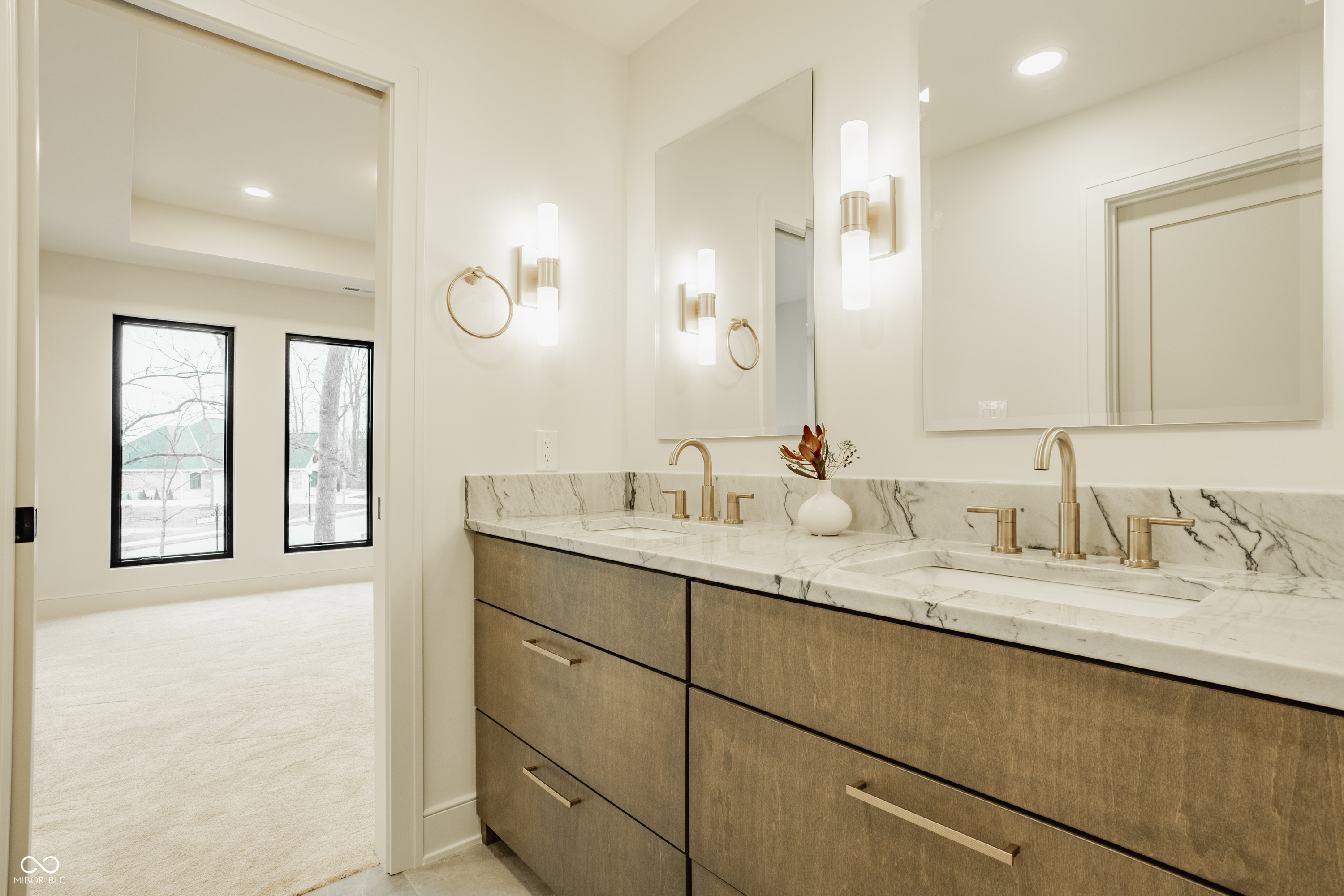 Bargersville, Indiana, 46106, United States, 5 Bedrooms Bedrooms, ,6 BathroomsBathrooms,Residential,For Sale,1977428