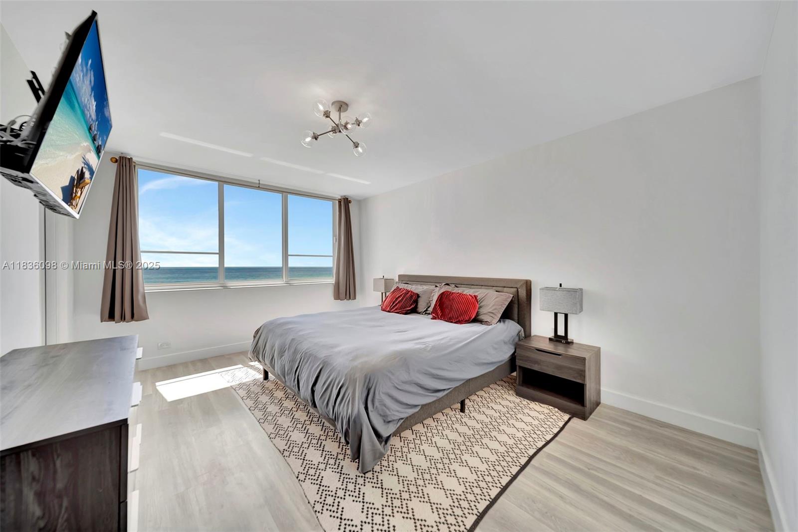 Miami Beach, Florida, 33140, United States, 2 Bedrooms Bedrooms, ,2 BathroomsBathrooms,Residential,For Sale,1885385