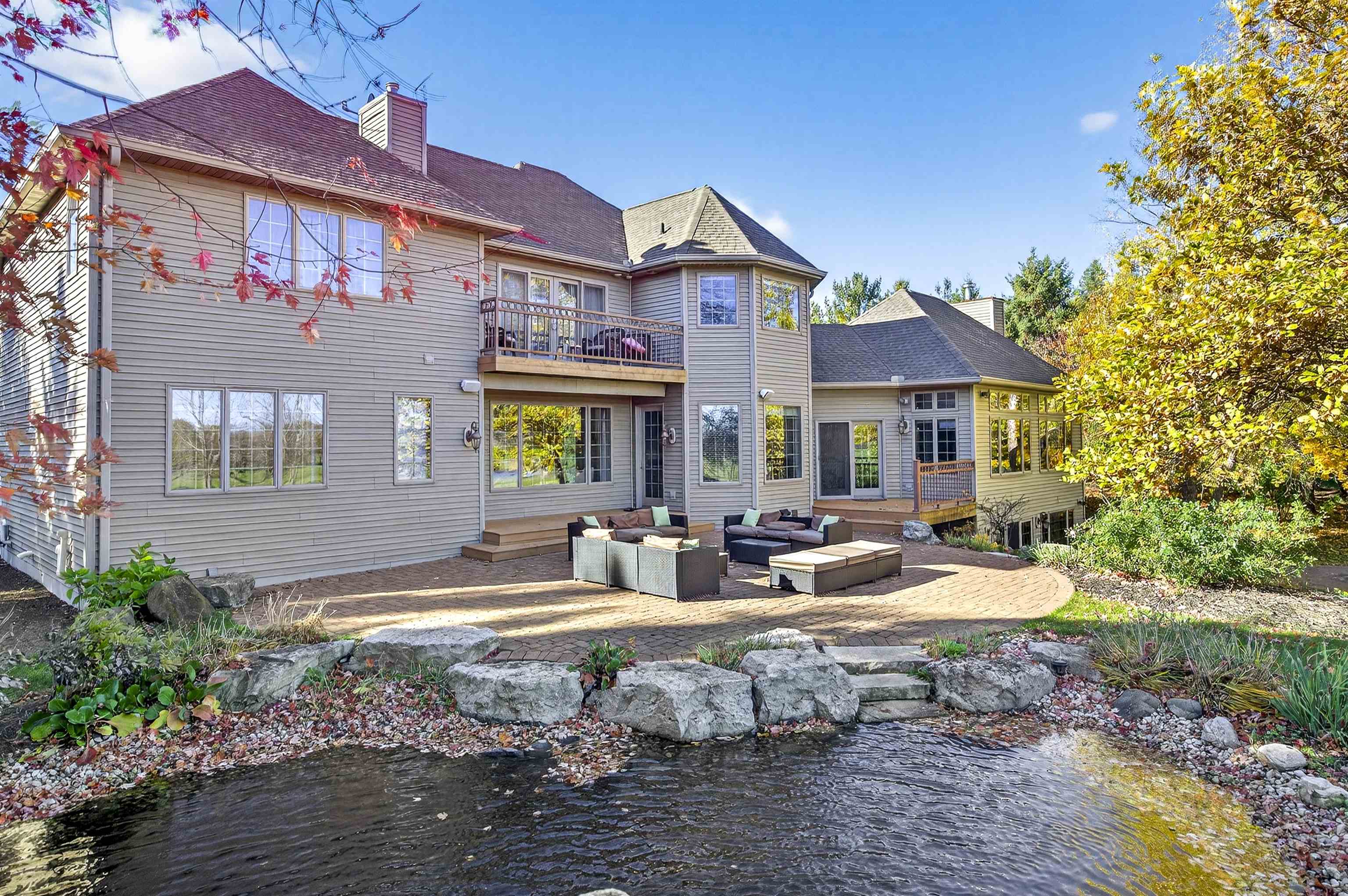 NEENAH, Wisconsin, 54956, United States, 5 Bedrooms Bedrooms, ,6 BathroomsBathrooms,Residential,For Sale,1992991