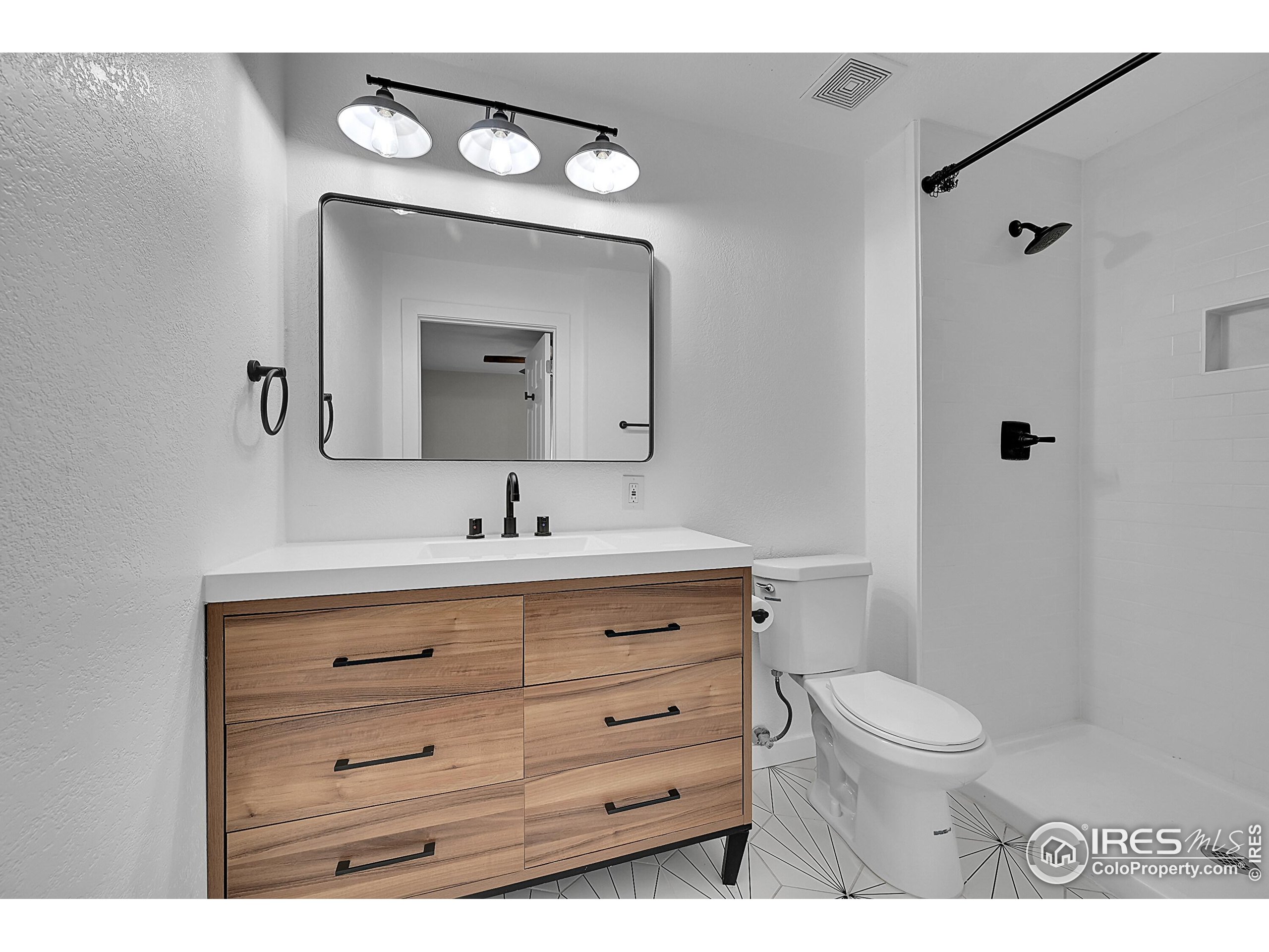 Longmont, Colorado, 80501, United States, 4 Bedrooms Bedrooms, ,1 BathroomBathrooms,Residential,For Sale,1989639