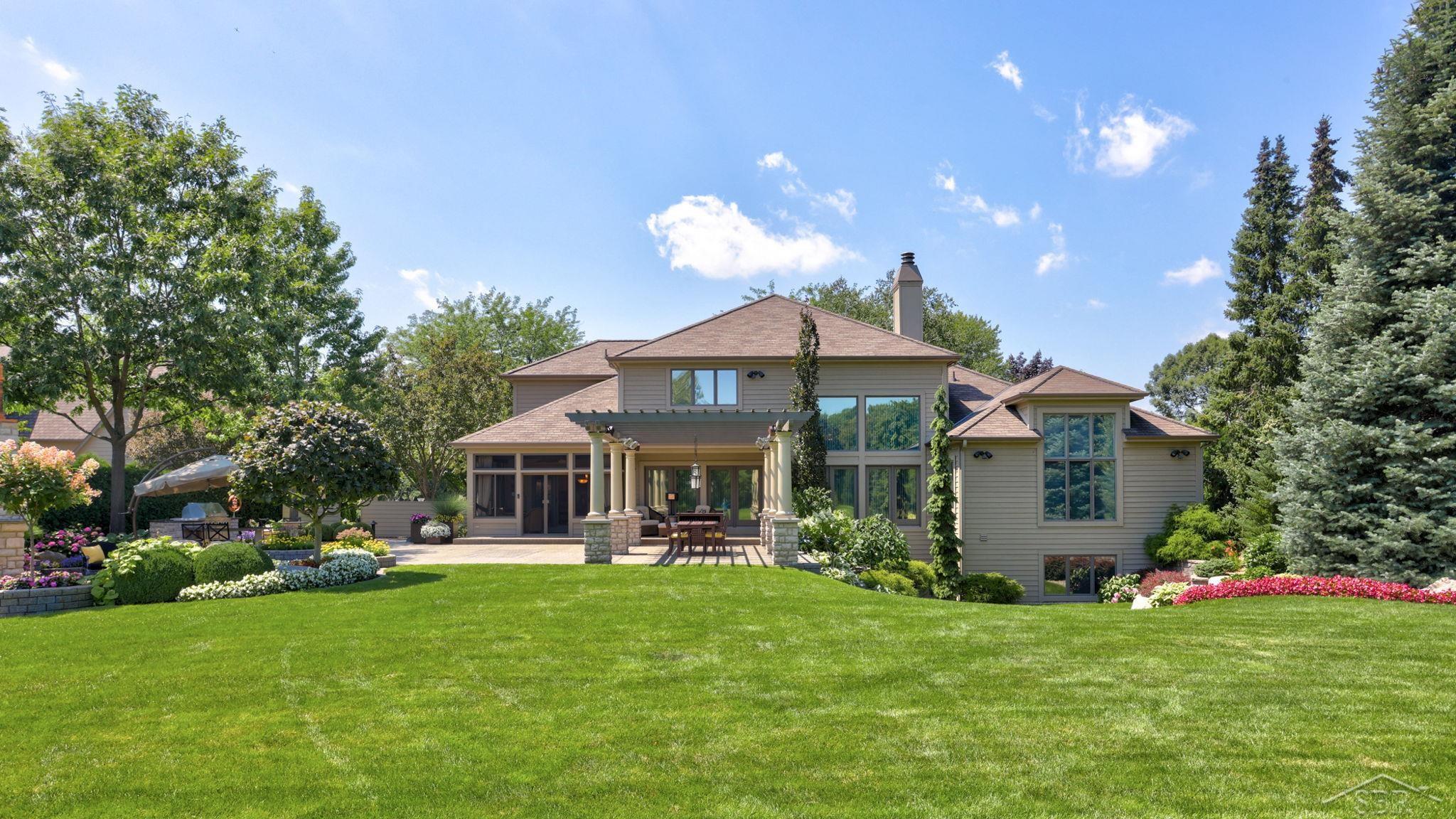 210 Golfview, Saginaw, Michigan, 48638, United States, 4 Bedrooms Bedrooms, ,6 BathroomsBathrooms,Residential,For Sale,210 Golfview,1320030