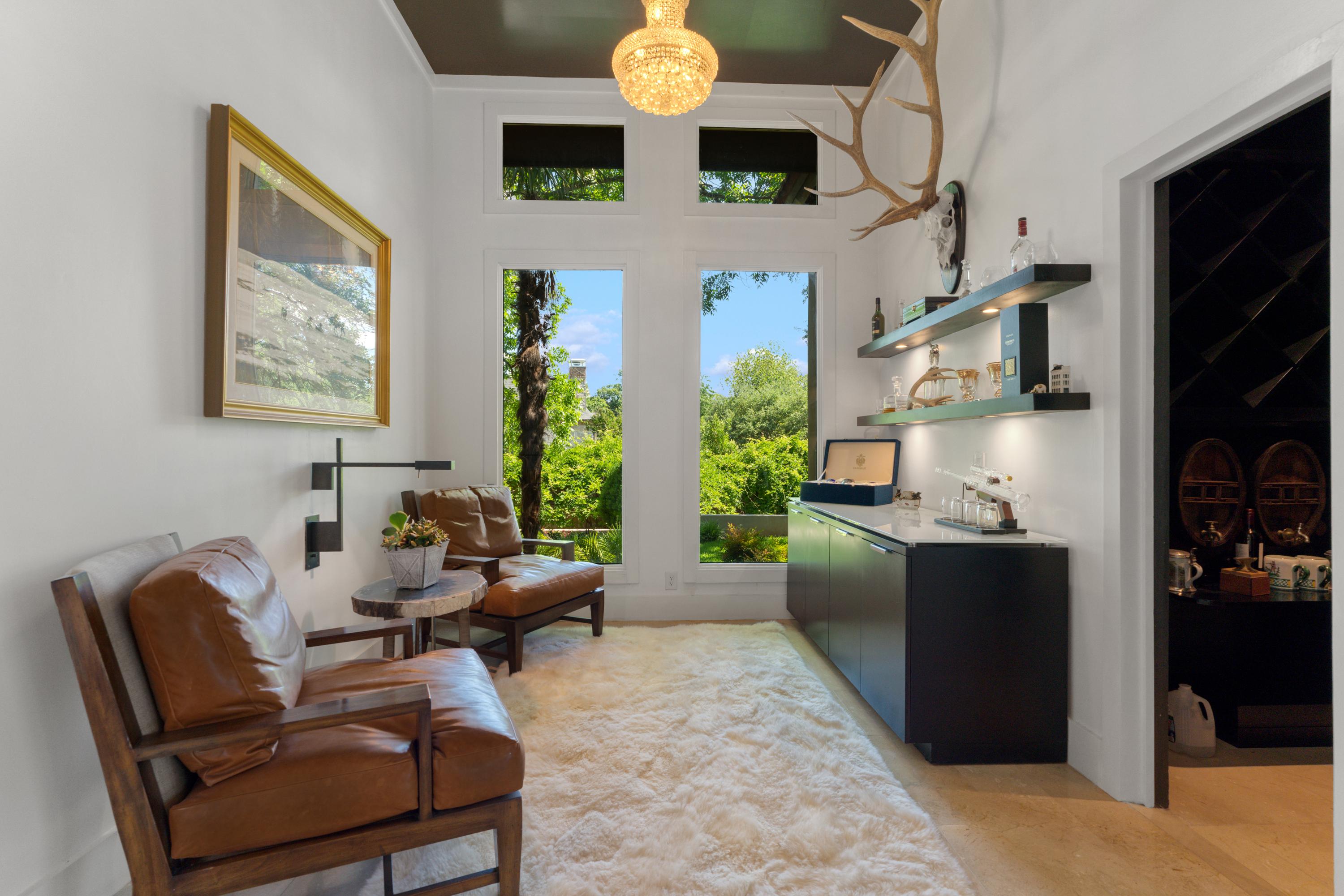  Enchanting Estate on Nearly an Acre - 物件實景