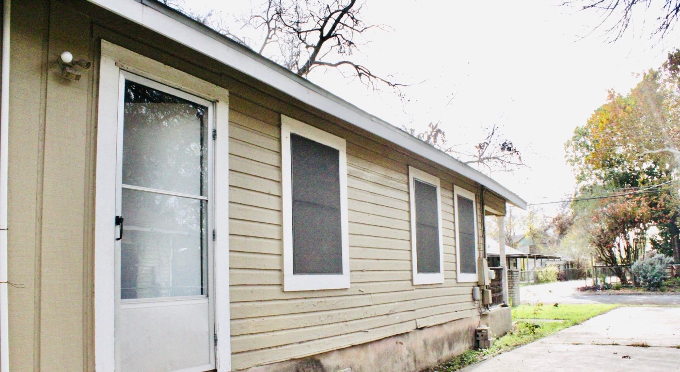 Austin, Texas, 78702, United States, 3 Bedrooms Bedrooms, ,1 BathroomBathrooms,Residential,For Sale,1901292