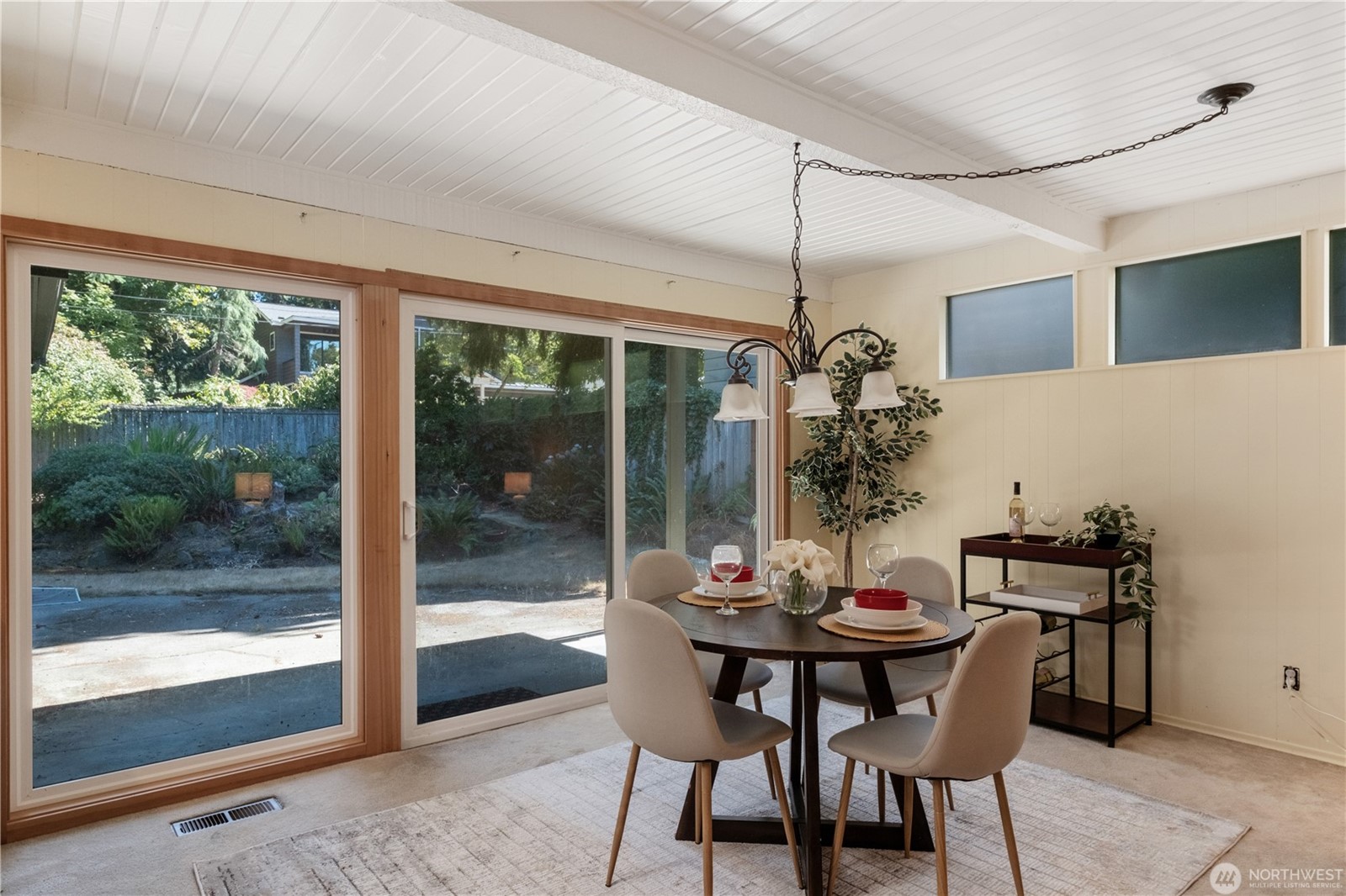 Kirkland, Washington, 98033, United States, 3 Bedrooms Bedrooms, ,2 BathroomsBathrooms,Residential,For Sale,1904417