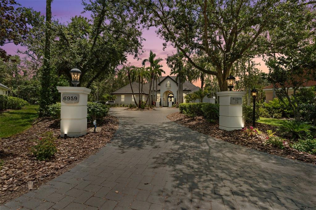 Bradenton, Florida, 34202, United States, 5 Bedrooms Bedrooms, ,5 BathroomsBathrooms,Residential,For Sale,1873833