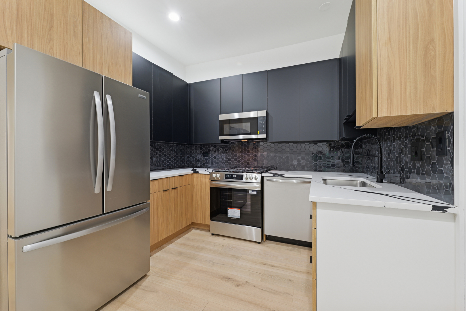 Chicago, Illinois, 60637, United States, 7 Bedrooms Bedrooms, ,Residential,For Sale,1917377