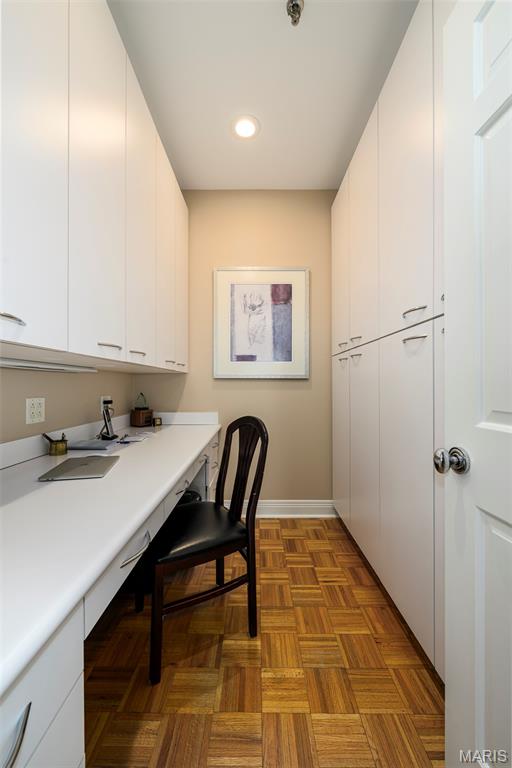 St Louis, Missouri, 63105, United States, 2 Bedrooms Bedrooms, ,2 BathroomsBathrooms,Residential,For Sale,1828450