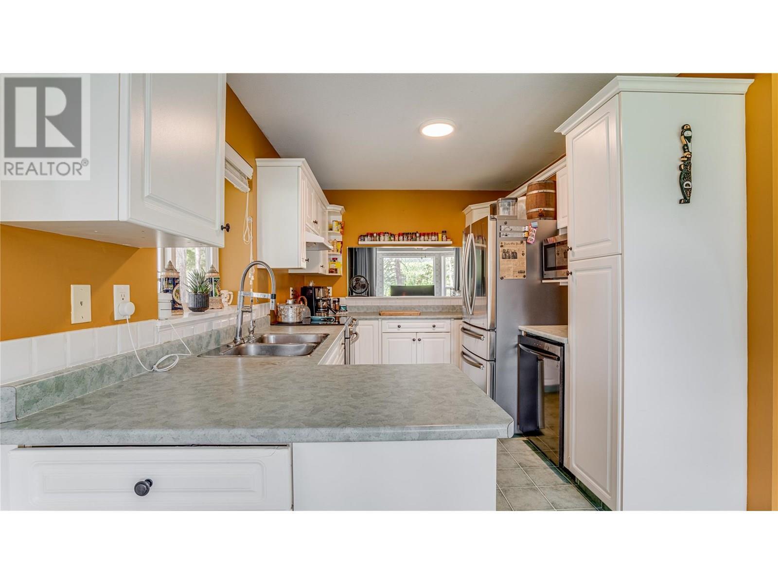 KELOWNA, British Columbia, V1Z 3W5, CA, 2 Bedrooms Bedrooms, ,2 BathroomsBathrooms,Residential,For Sale,1897605
