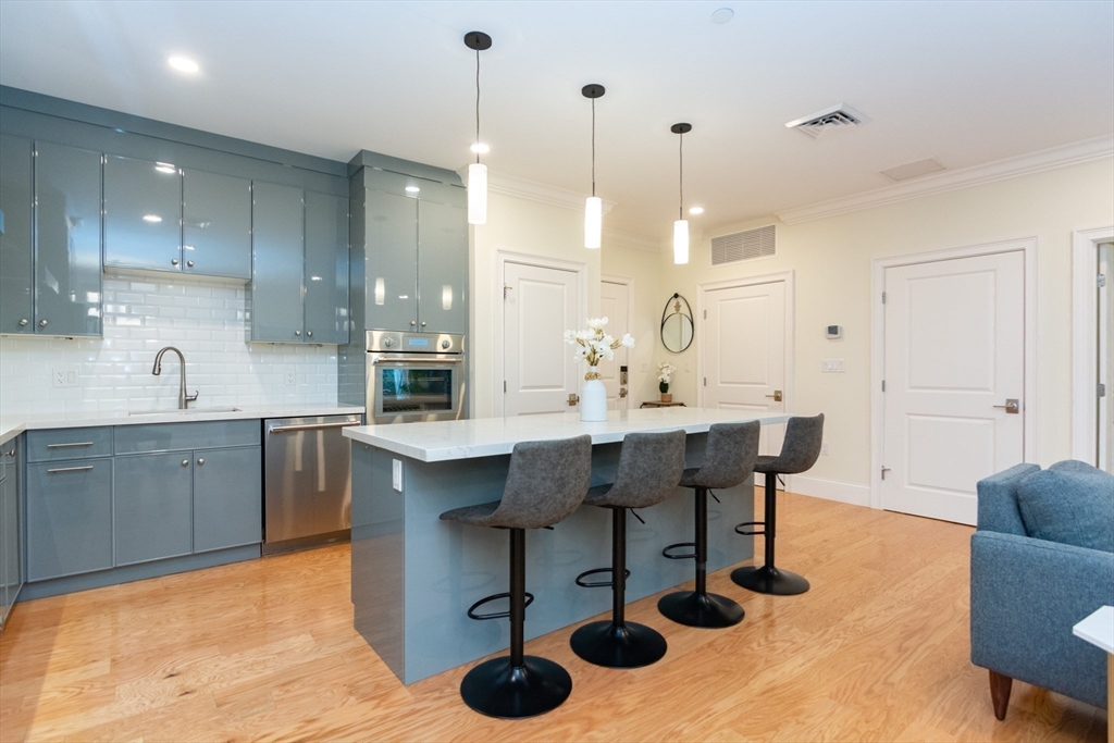 Winchester, Massachusetts, 01890, United States, 2 Bedrooms Bedrooms, ,2 BathroomsBathrooms,Residential,For Sale,1989425