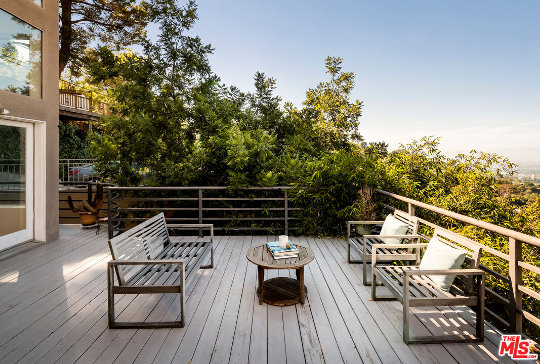 Los Angeles, California, 90068, United States, 3 Bedrooms Bedrooms, ,3 BathroomsBathrooms,Residential,For Sale,1913161