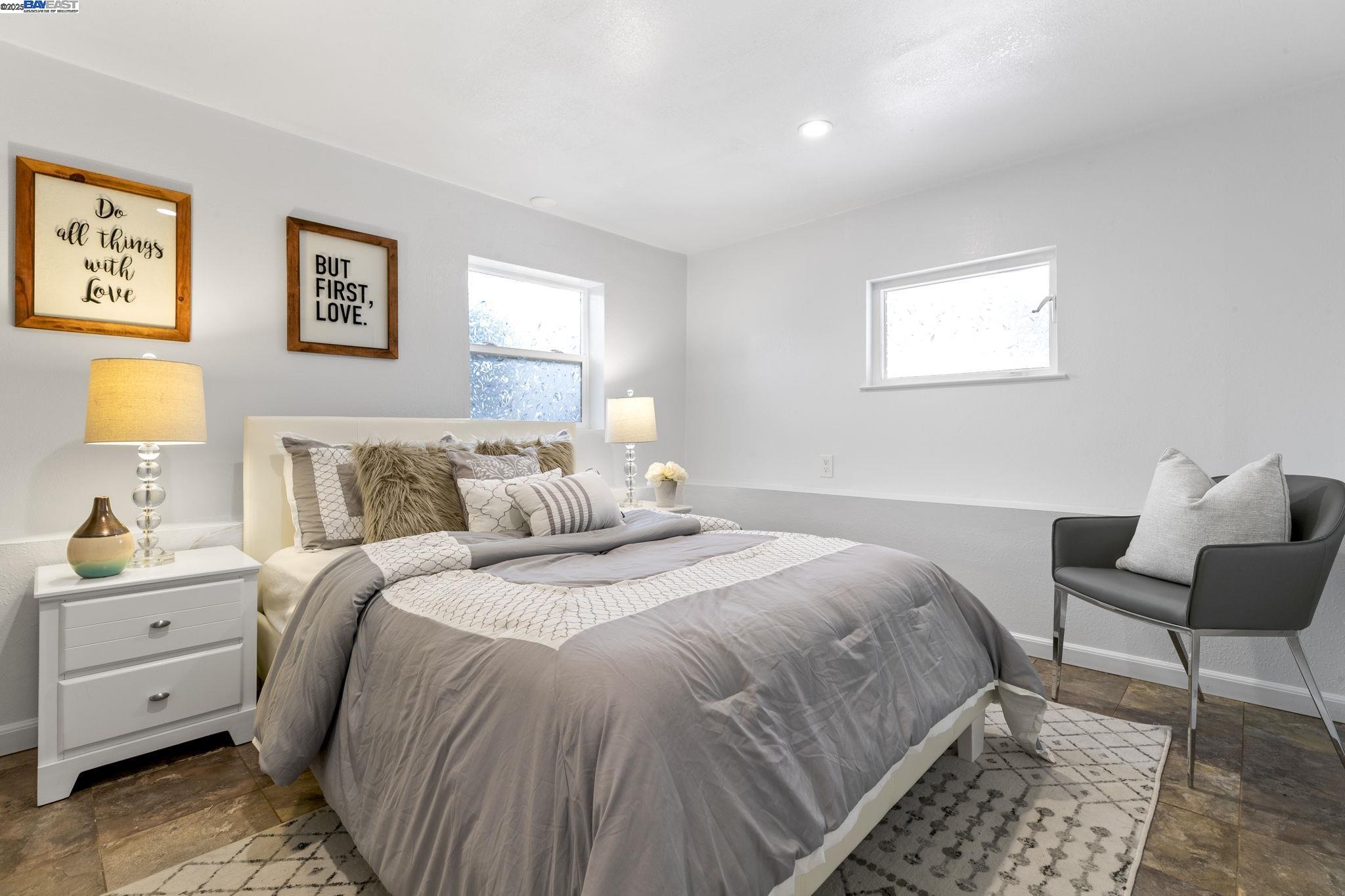 Oakland, California, 94606, United States, 3 Bedrooms Bedrooms, ,2 BathroomsBathrooms,Residential,For Sale,1839089