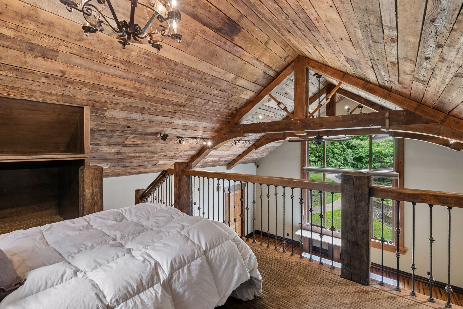  One-of-a-kind wooded retreat in Lakeville - 物件實景