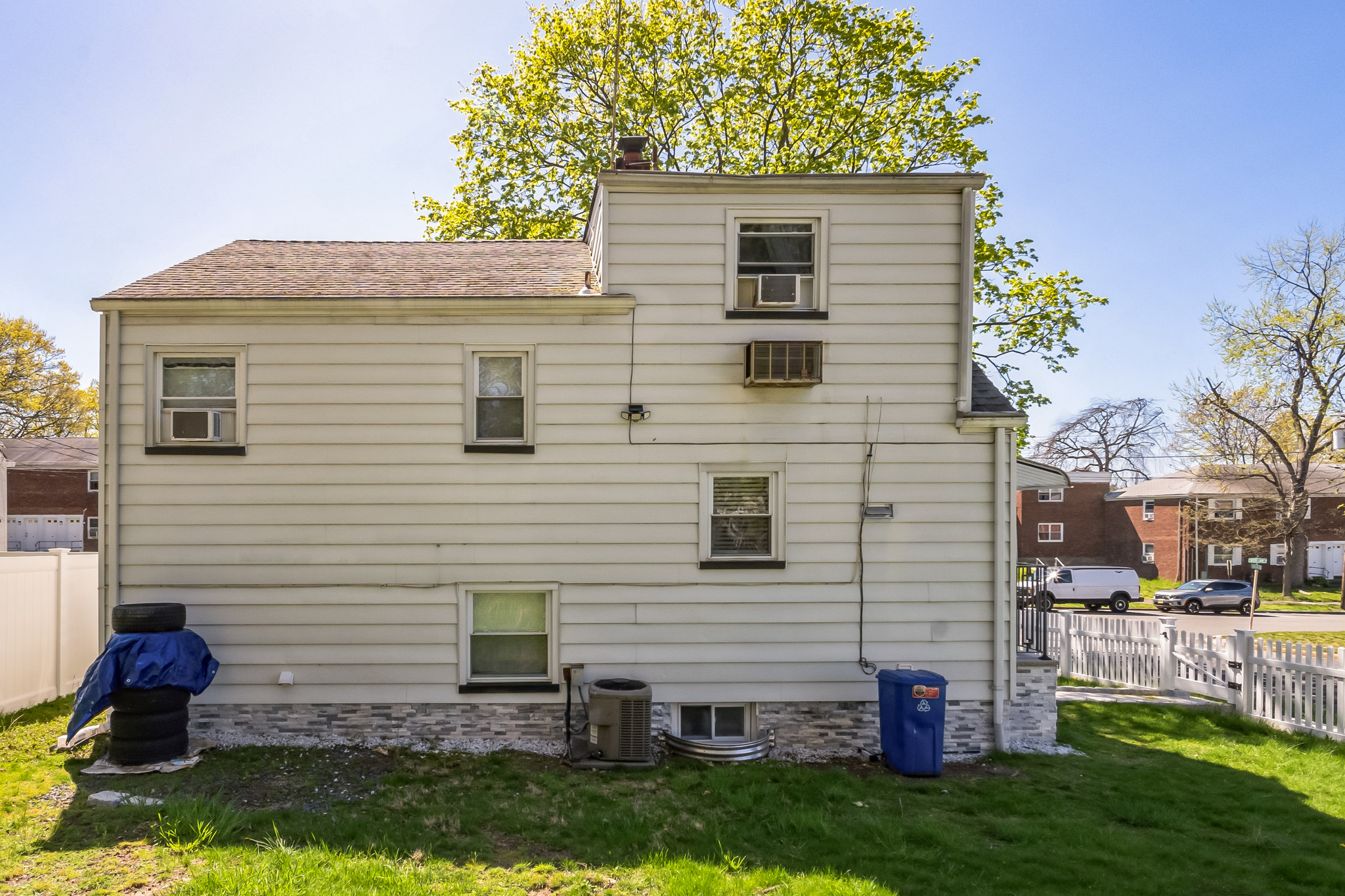 Elmwood Park, New Jersey, 07407, United States, 3 Bedrooms Bedrooms, ,2 BathroomsBathrooms,Residential,For Sale,1982757