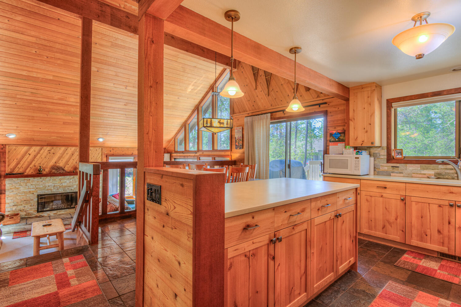 Sunriver, Oregon, 97707, United States, 3 Bedrooms Bedrooms, ,2 BathroomsBathrooms,Residential,For Sale,1978844