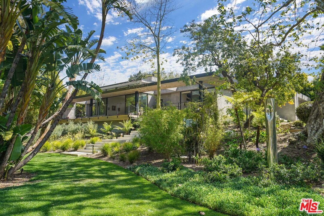 Malibu, California, 90265, United States, 4 Bedrooms Bedrooms, ,3 BathroomsBathrooms,Residential,For Sale,1917899