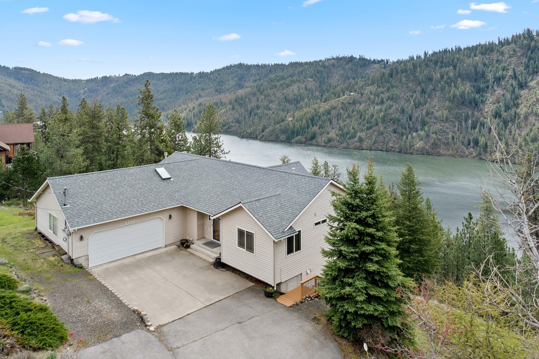  Fernan Hill Home with Amazing Lake Views - 物件實景