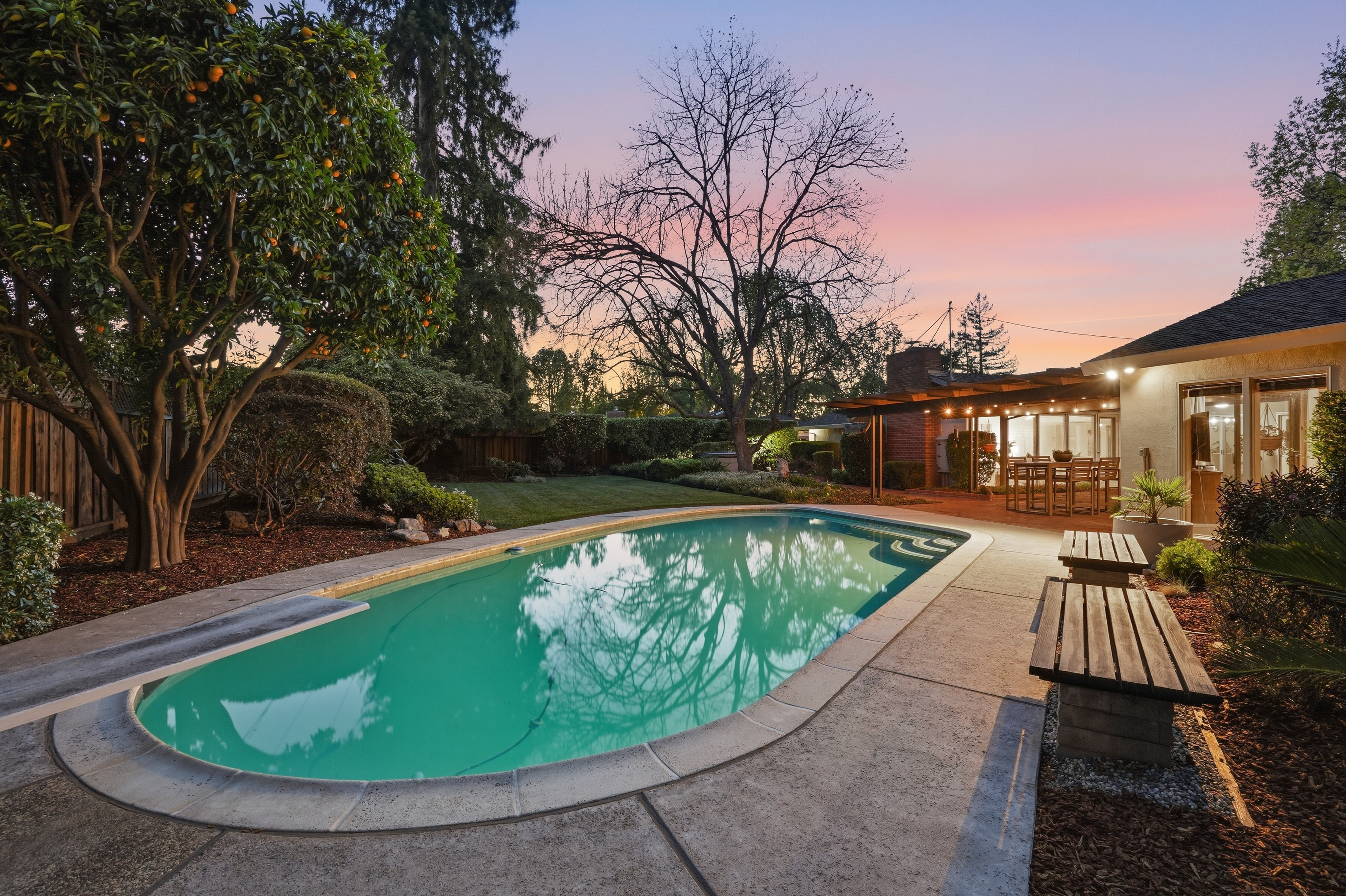  Single-Level Rancher in Coveted Neighborhood - 物件實景