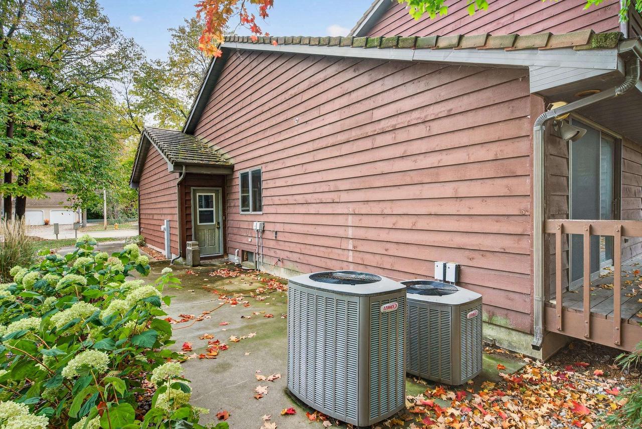 Oshkosh, Wisconsin, 54904, United States, 4 Bedrooms Bedrooms, ,3 BathroomsBathrooms,Residential,For Sale,1978045