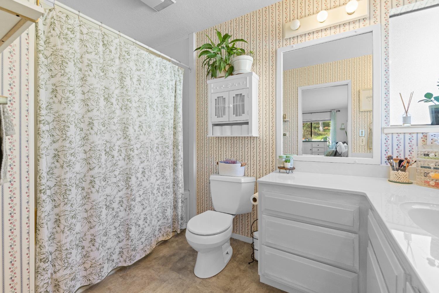 Auburn, California, 95602, United States, 3 Bedrooms Bedrooms, ,2 BathroomsBathrooms,Residential,For Sale,2010443