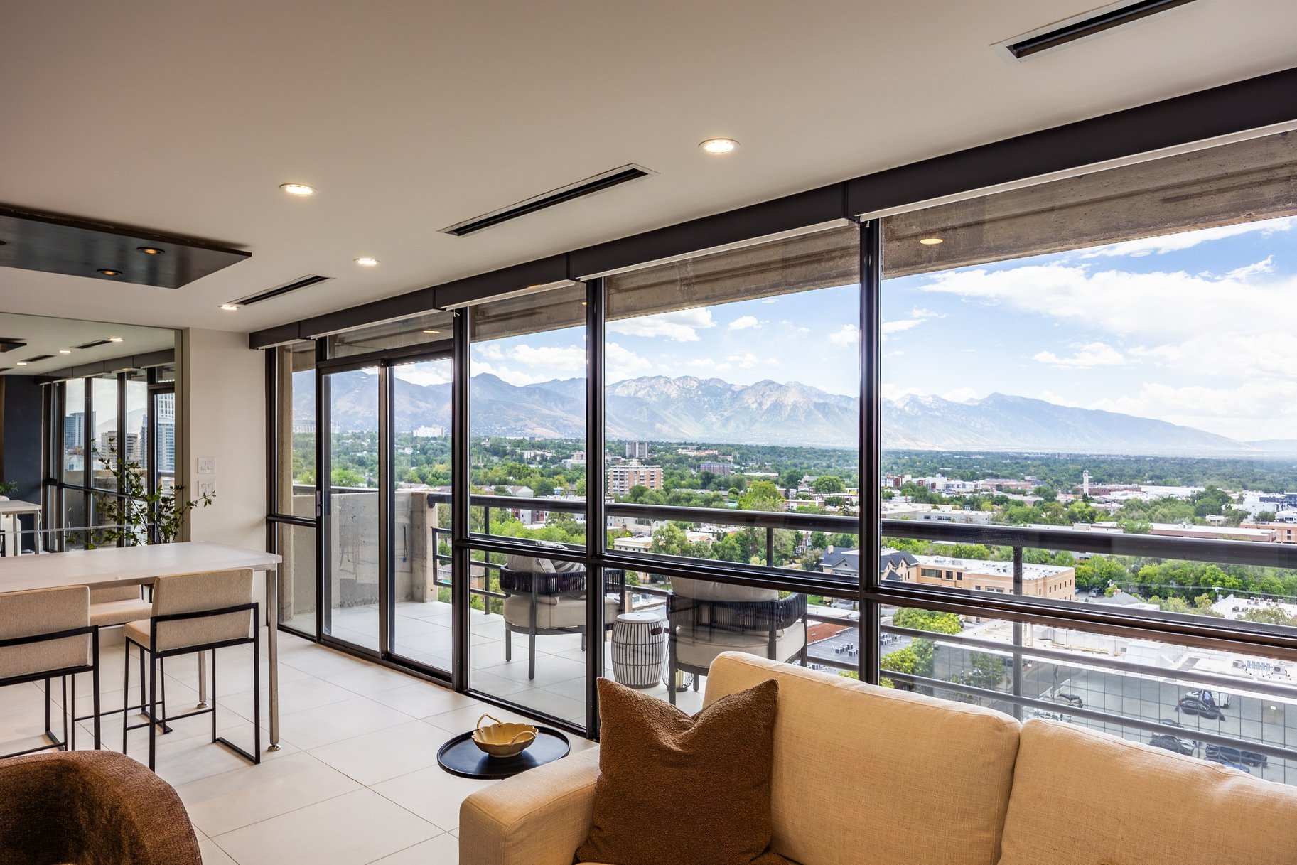  Corner Residence with Towering Views of Salt Lake City - 物件實景