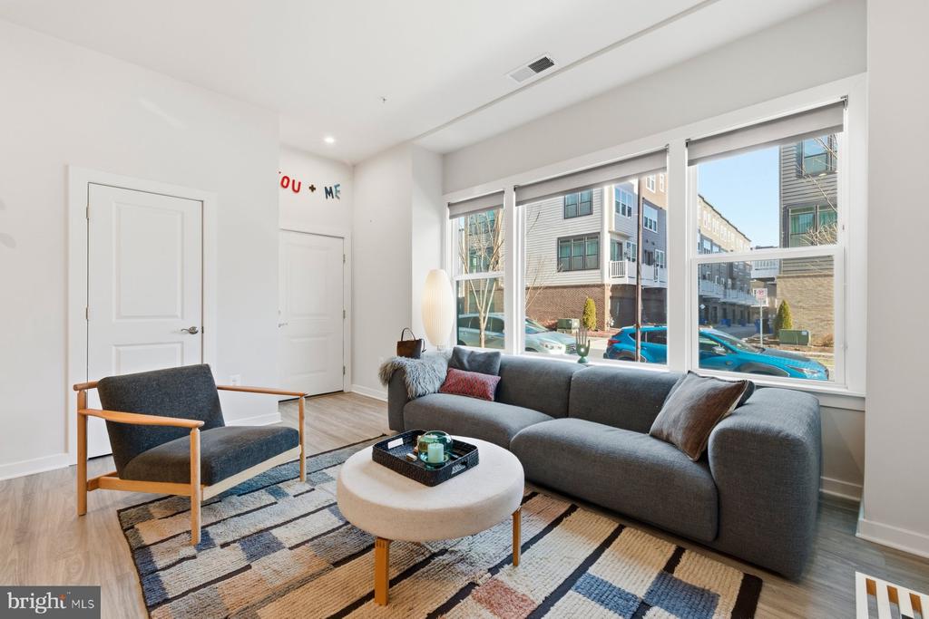 Rockville, Maryland, 20855, United States, 2 Bedrooms Bedrooms, ,3 BathroomsBathrooms,Residential,For Sale,2010770