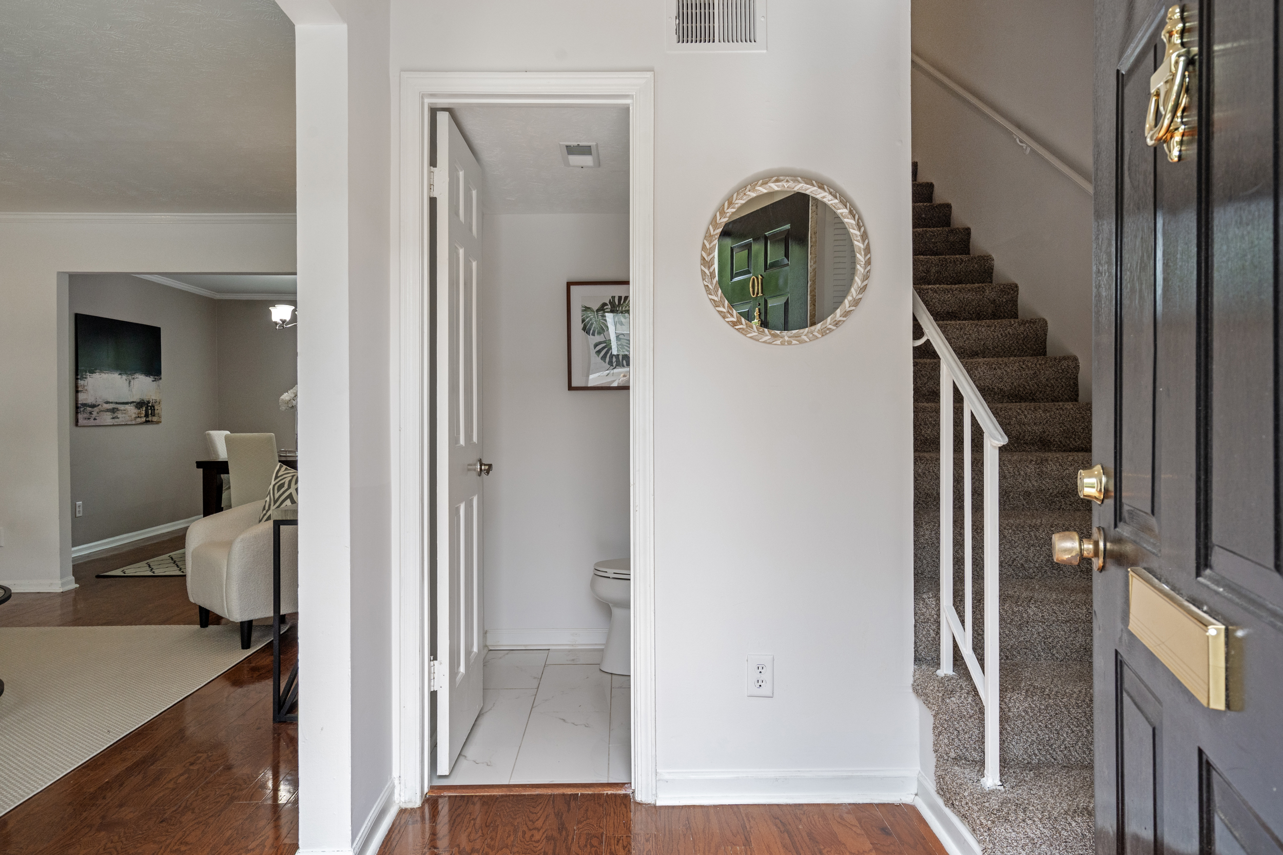  Bright, Stylish and Beautifully Updated Two Bedroom Townhome - 物件實景
