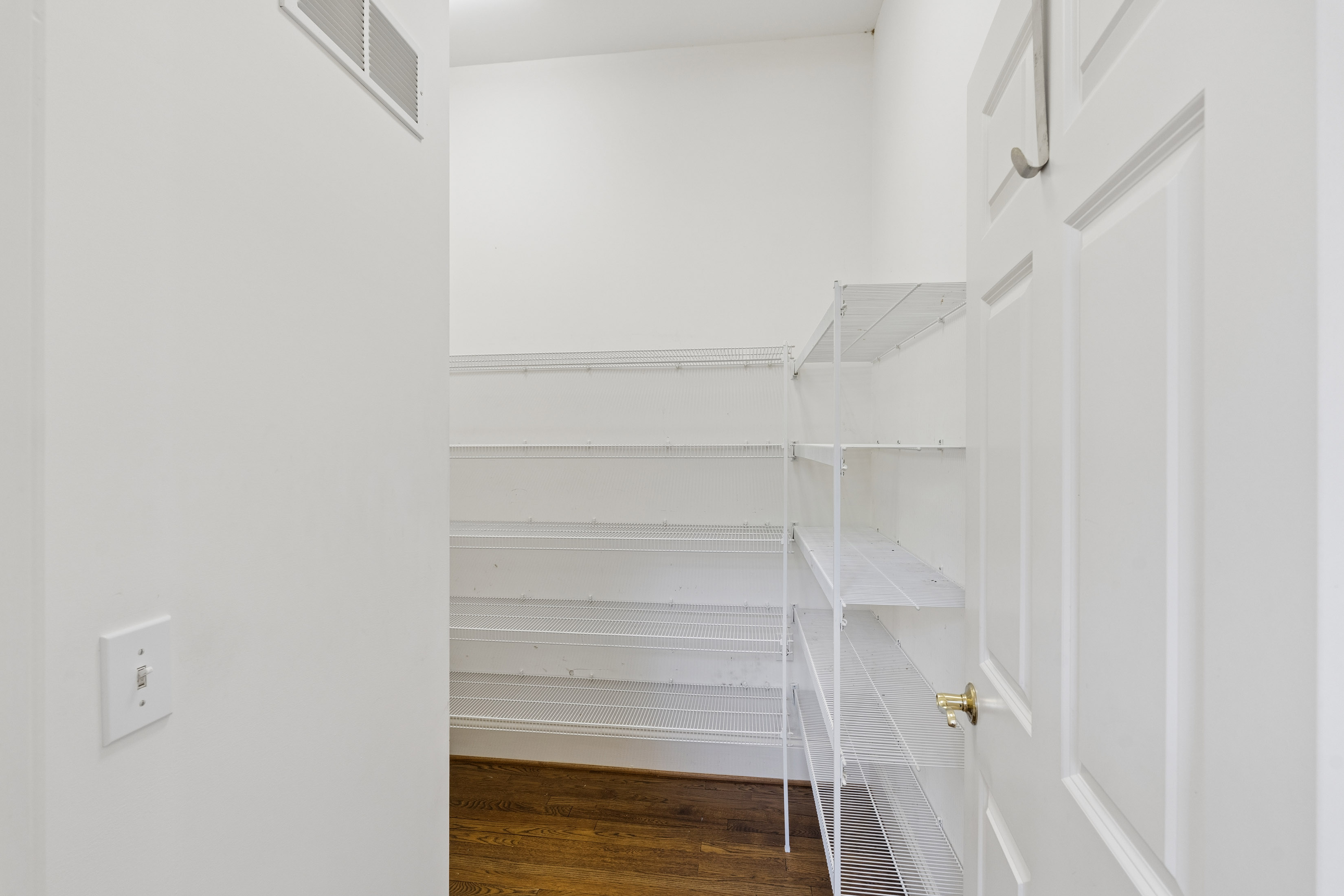  Traditional Cedar Shingle Beauty - 物件實景