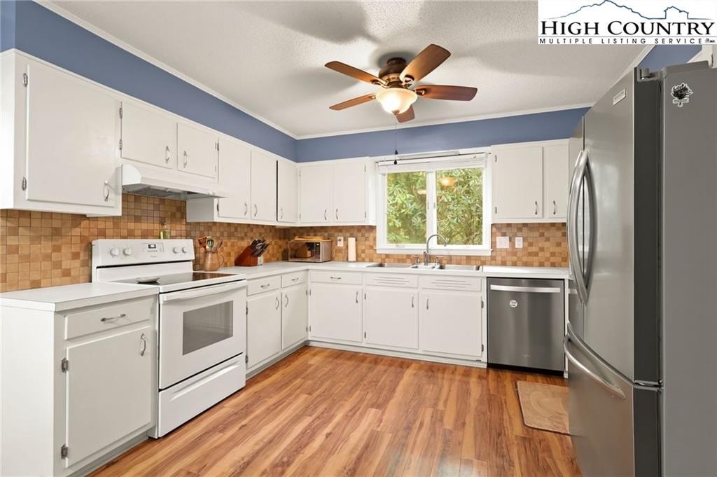 Boone, North Carolina, 28607, United States, 3 Bedrooms Bedrooms, ,3 BathroomsBathrooms,Residential,For Sale,1974866