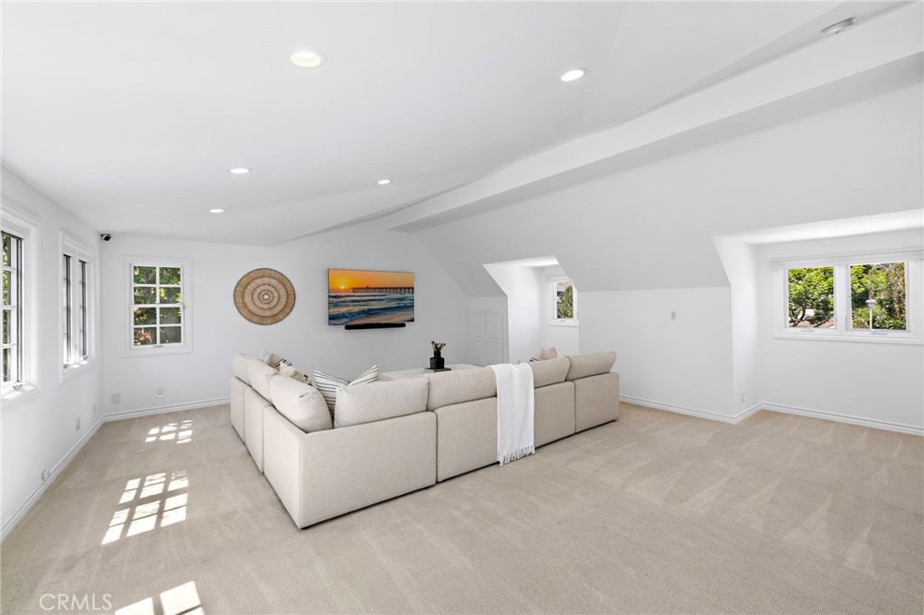 Laguna Hills, California, 92653, United States, 7 Bedrooms Bedrooms, ,5 BathroomsBathrooms,Residential,For Sale,1941687