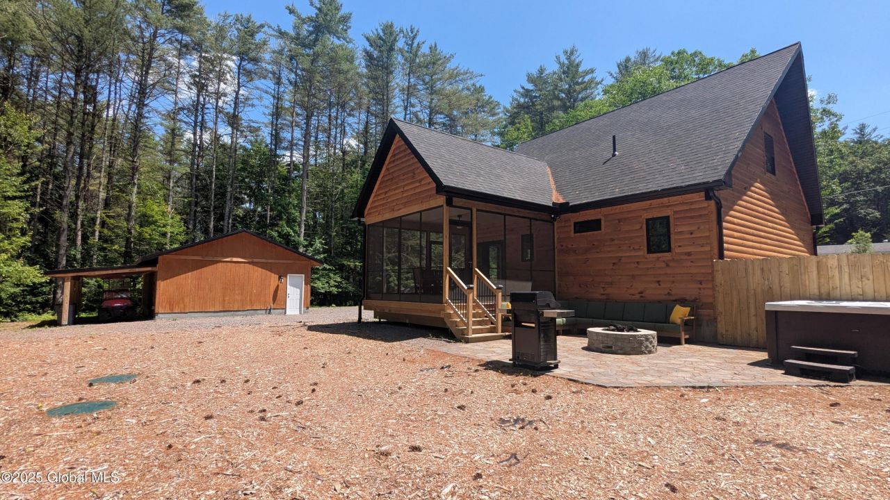 Gloversville, New York, 12078, United States, 2 Bedrooms Bedrooms, ,1 BathroomBathrooms,Residential,For Sale,1876319