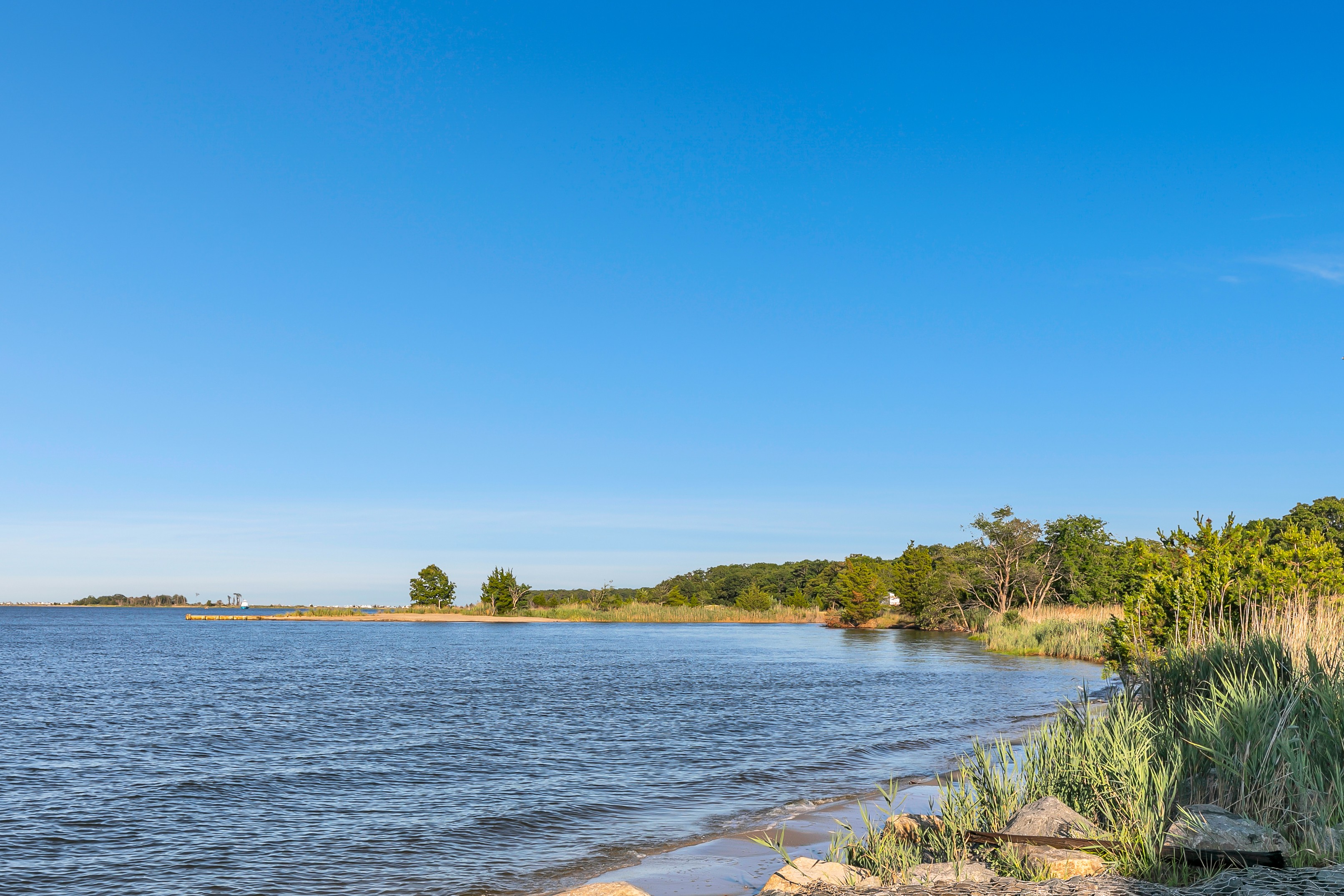  A Rare Bayfront Retreat on Silver Bay - 物件實景