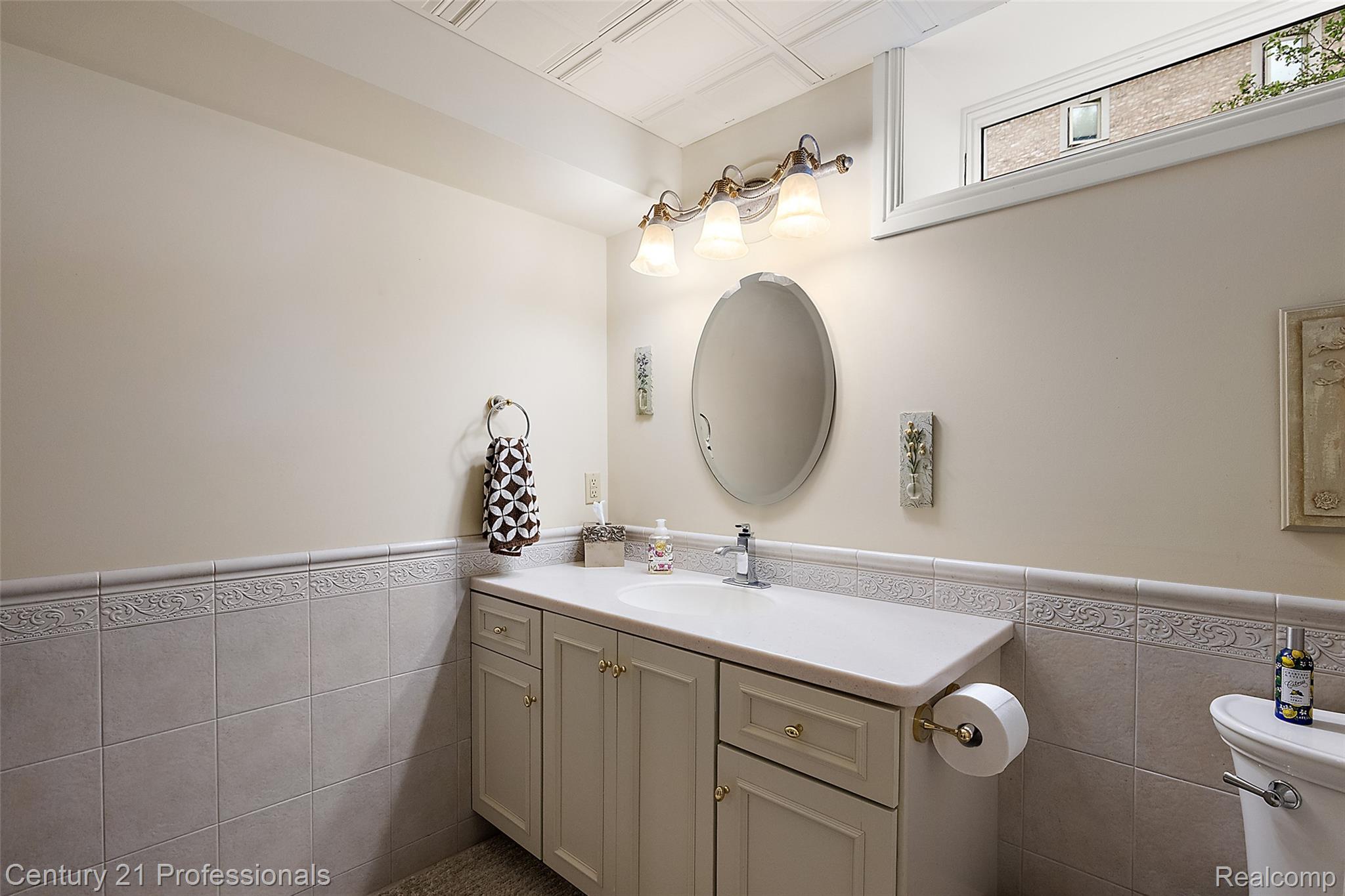 GrandBlanc, Michigan, 48439, United States, 4 Bedrooms Bedrooms, ,5 BathroomsBathrooms,Residential,For Sale,1980457