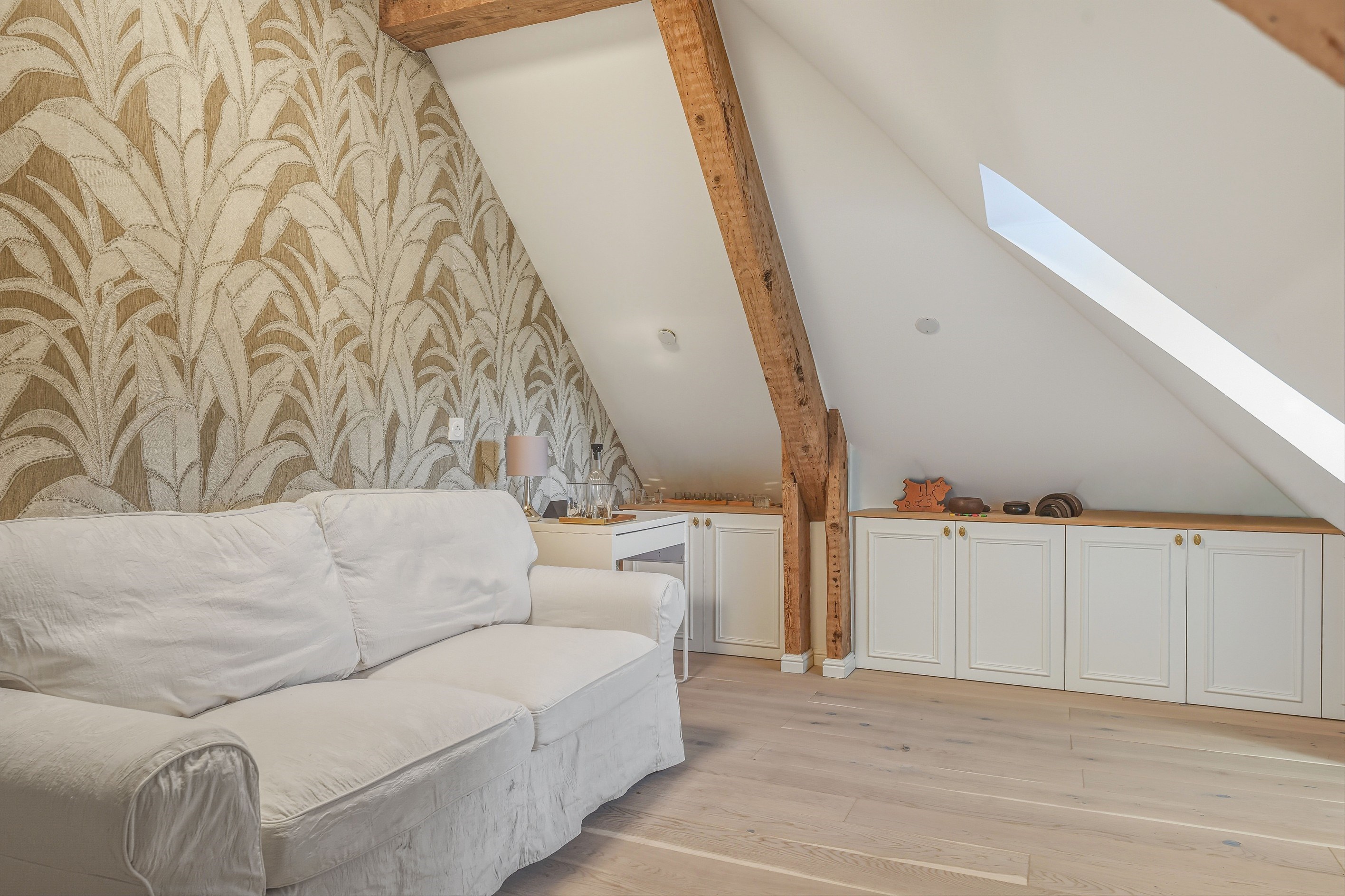  A splendid residence nestled inside the historic Château de Chevry - 物件實景