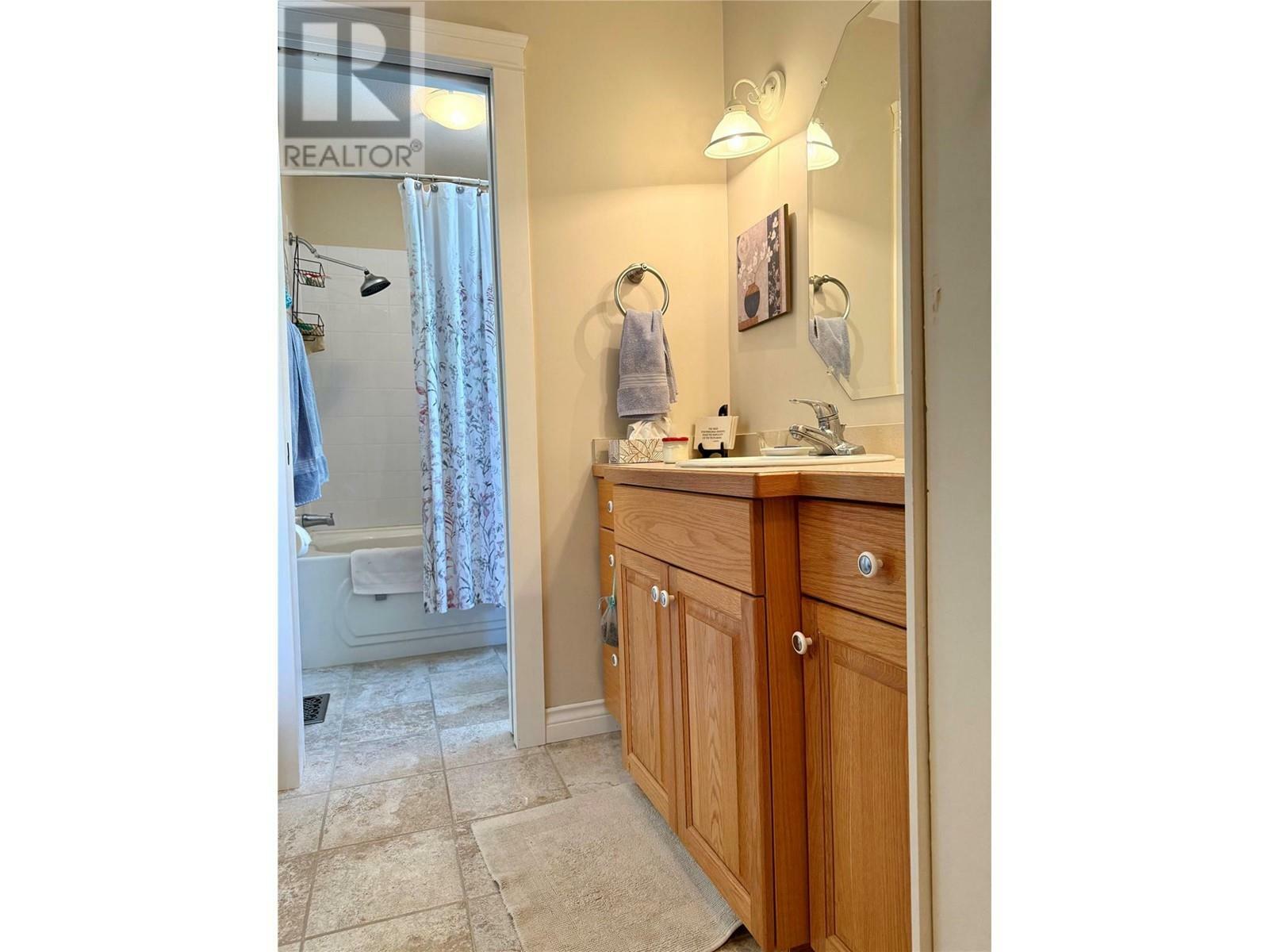 GRAND FORKS, British Columbia, V0H 1H0, CA, 5 Bedrooms Bedrooms, ,2 BathroomsBathrooms,Residential,For Sale,1837814