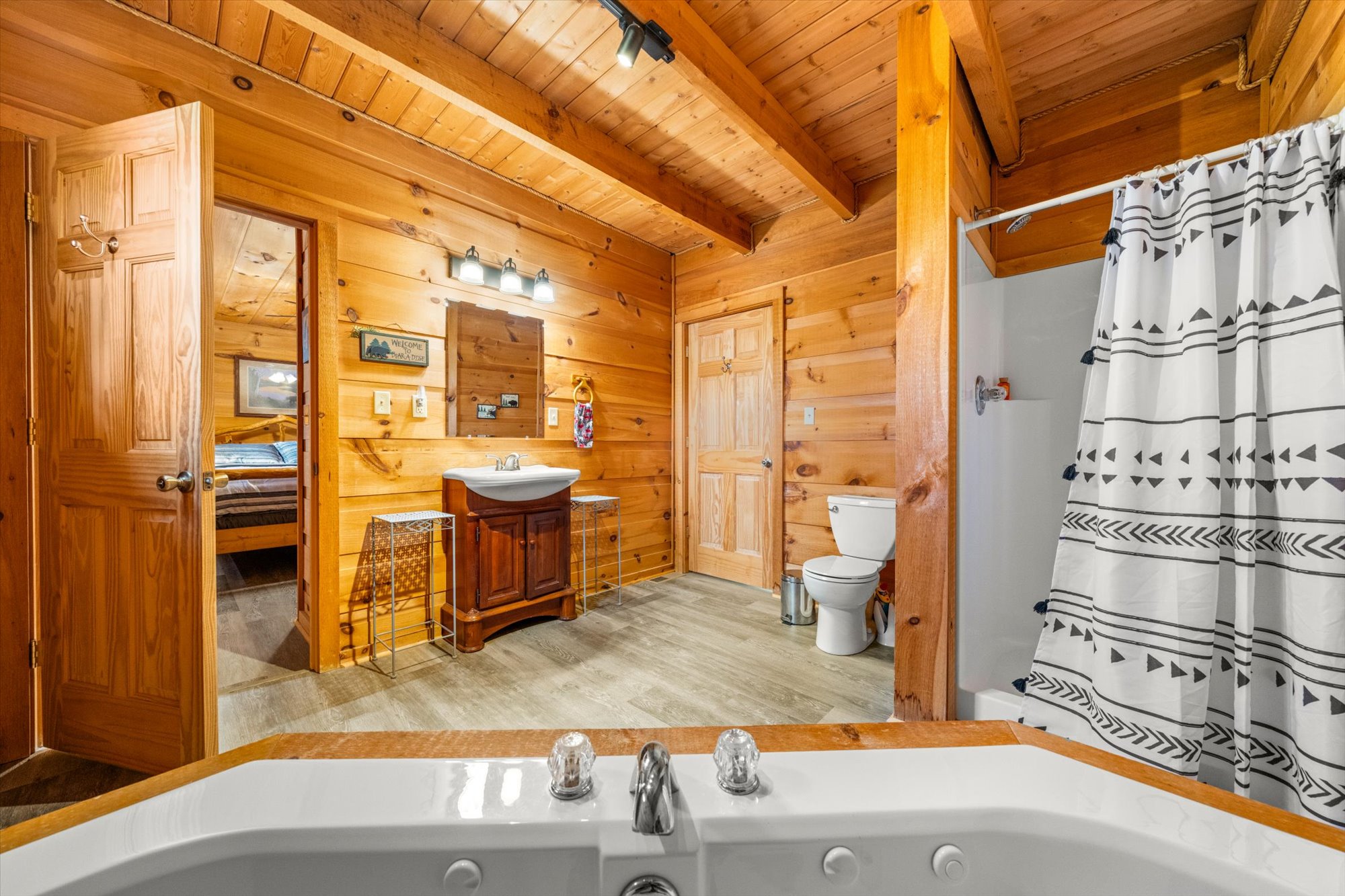 Sevierville, Tennessee, 37862, United States, 3 Bedrooms Bedrooms, ,3 BathroomsBathrooms,Residential,For Sale,1920301