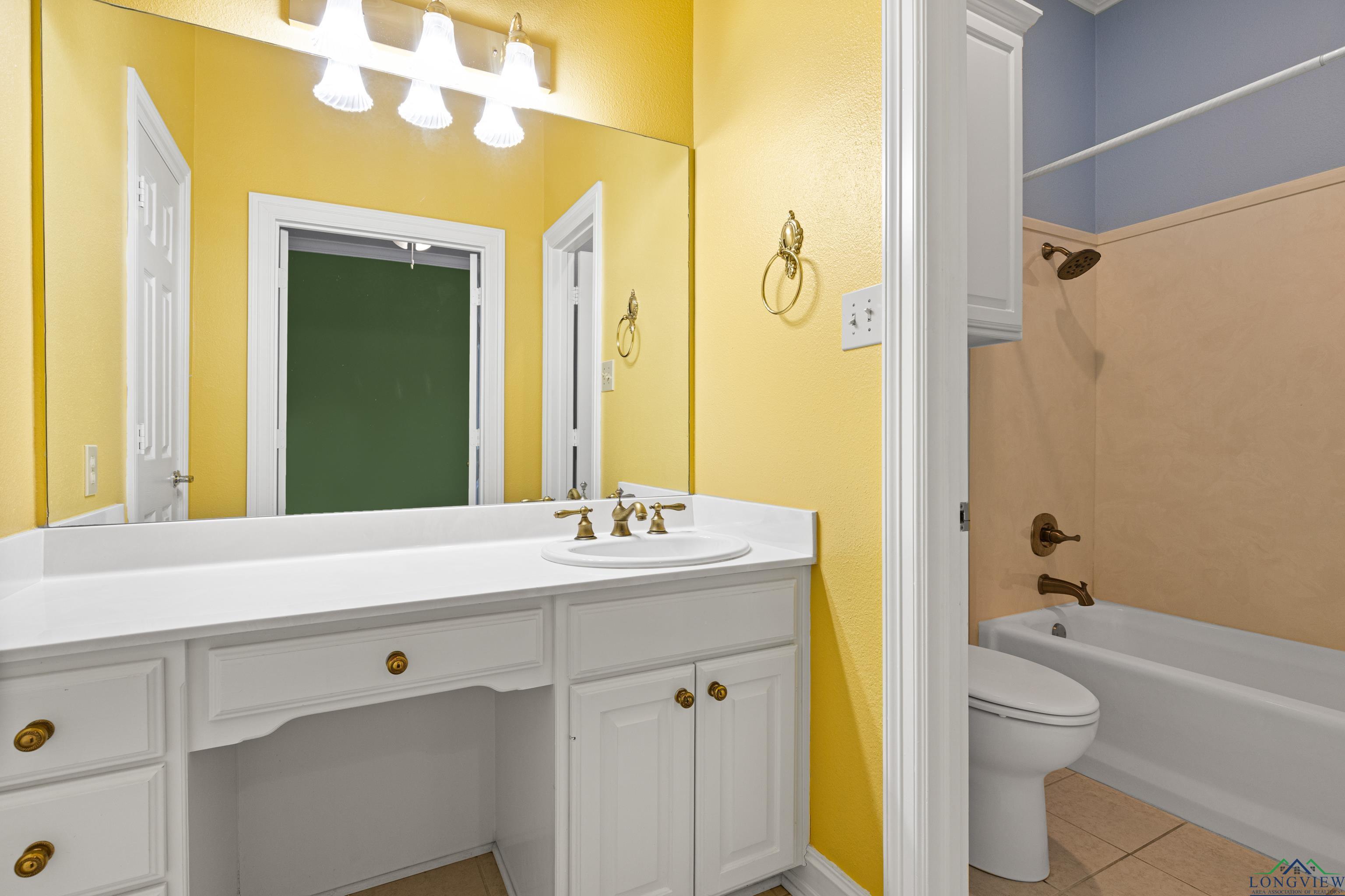 Longview, Texas, 75605, United States, 4 Bedrooms Bedrooms, ,6 BathroomsBathrooms,Residential,For Sale,1907778