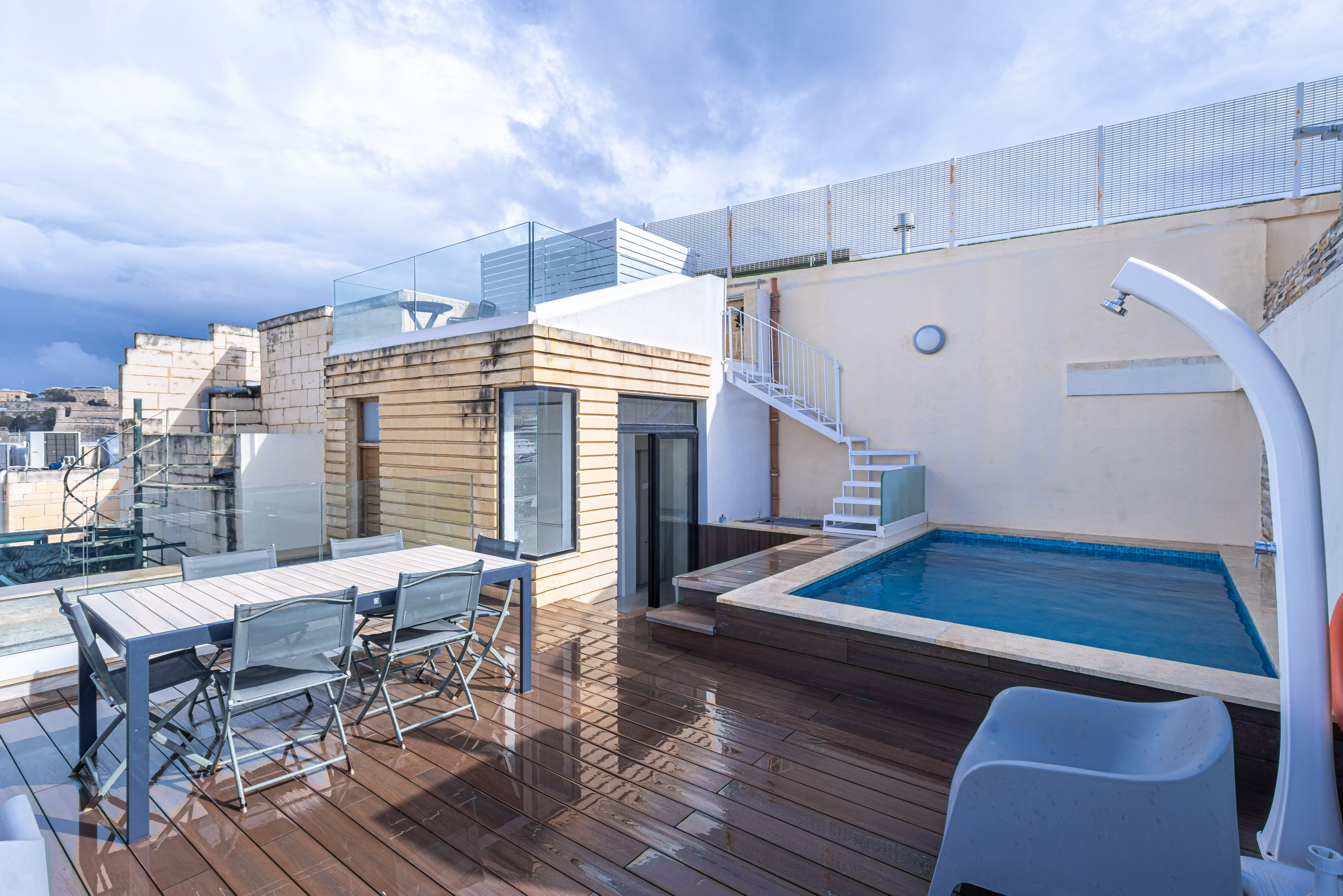  Modern Townhouse with Rooftop Pool - 物件實景