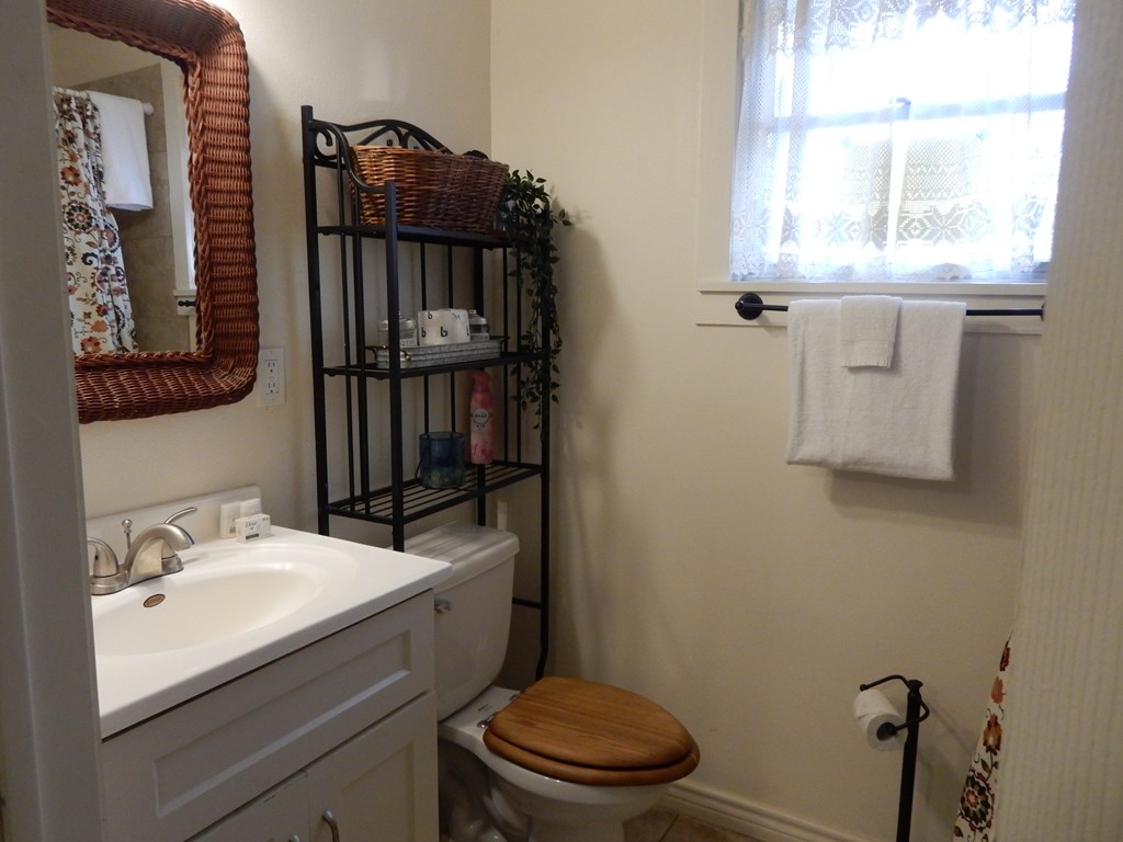 Fredericksburg, Texas, 78624, United States, 3 Bedrooms Bedrooms, ,2 BathroomsBathrooms,Residential,For Sale,1842373